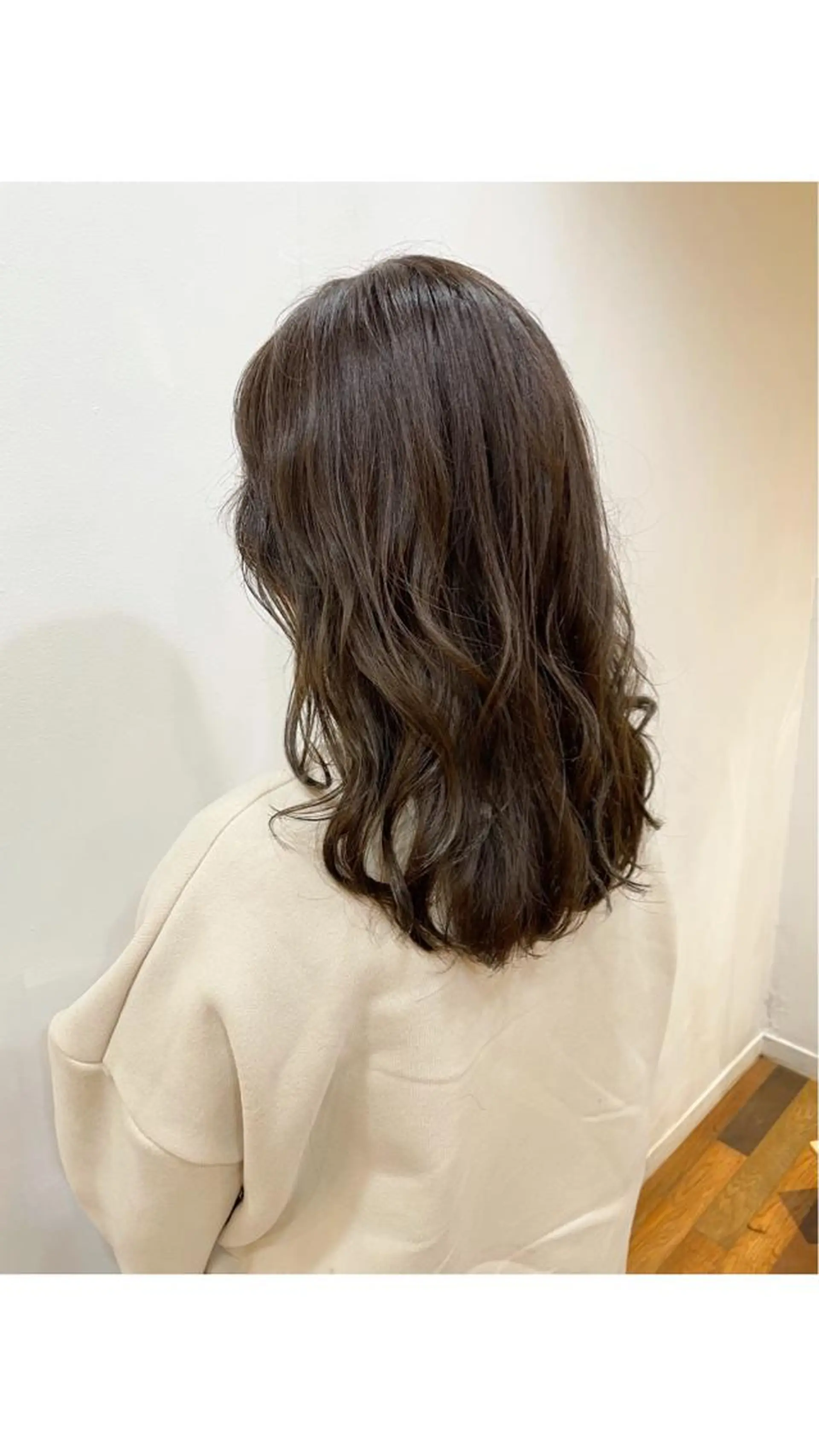 セミロング カラー あずまぐち めぐみのヘアスタイル
