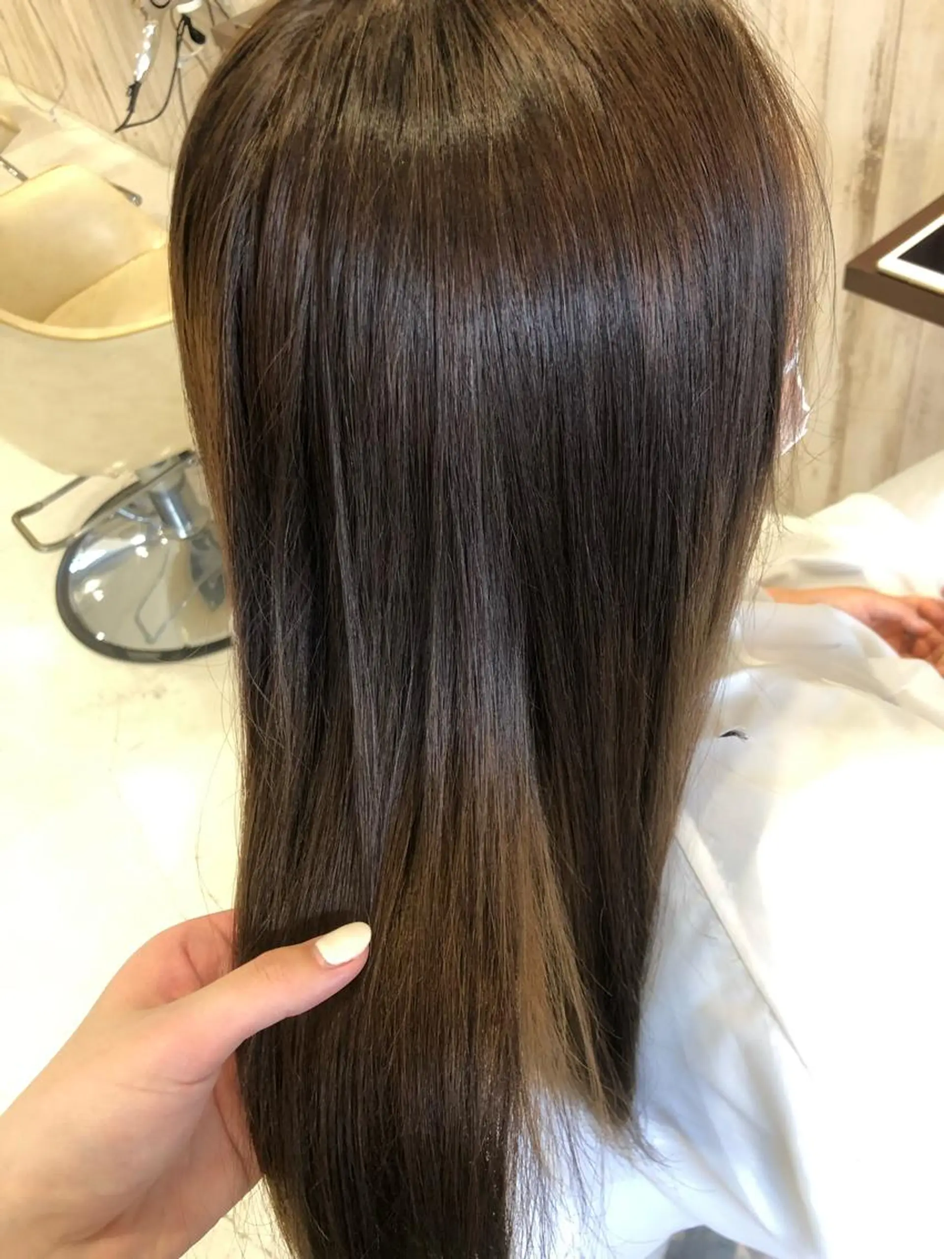 セミロング カラー 山崎 和花のヘアスタイル