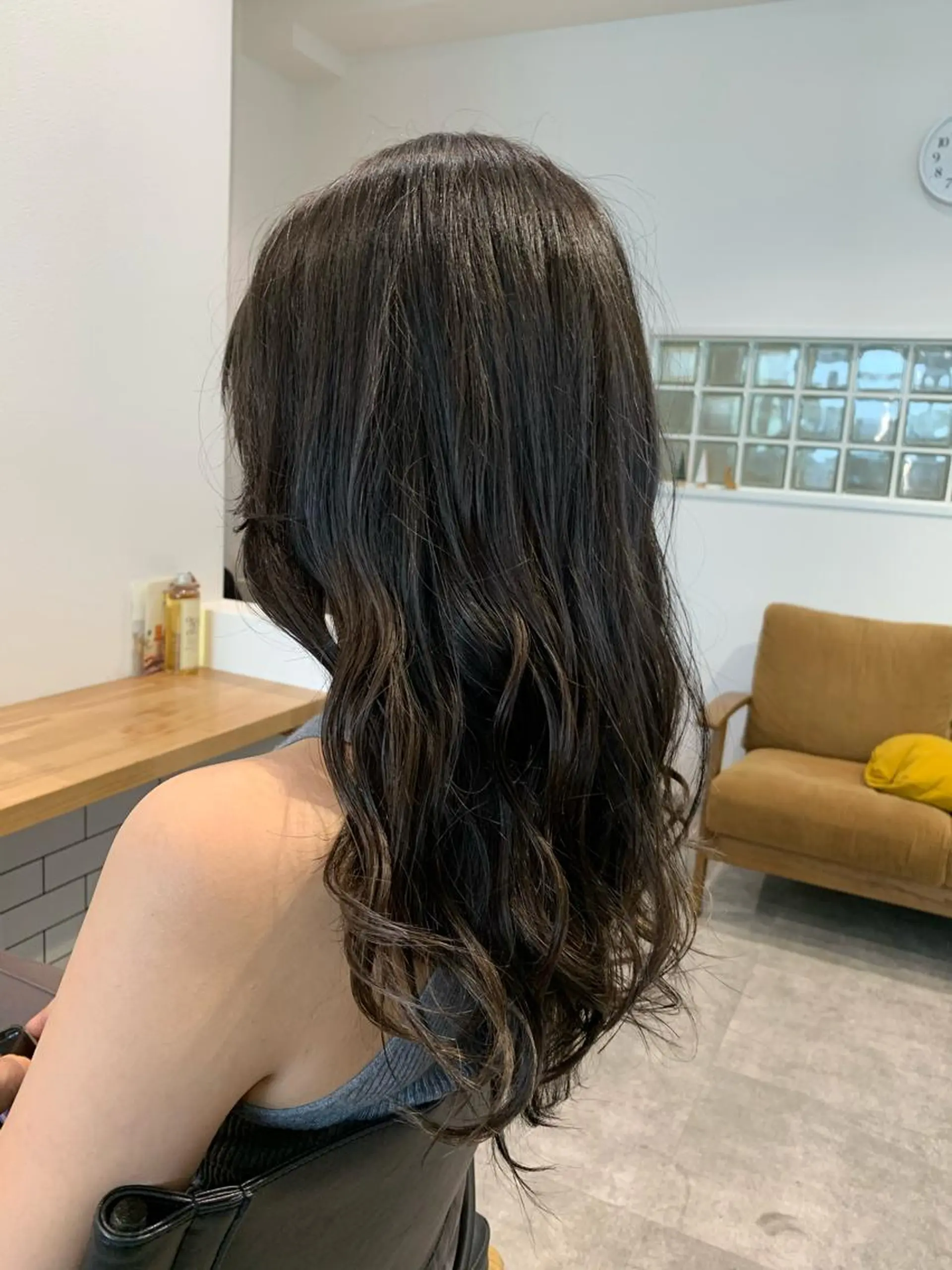 ロング カラー アッシュ バレイヤージュ ベージュカラー ブロンド ブルーカラー レイヤーカット/ 艶カラー/RYOMAのヘアスタイル