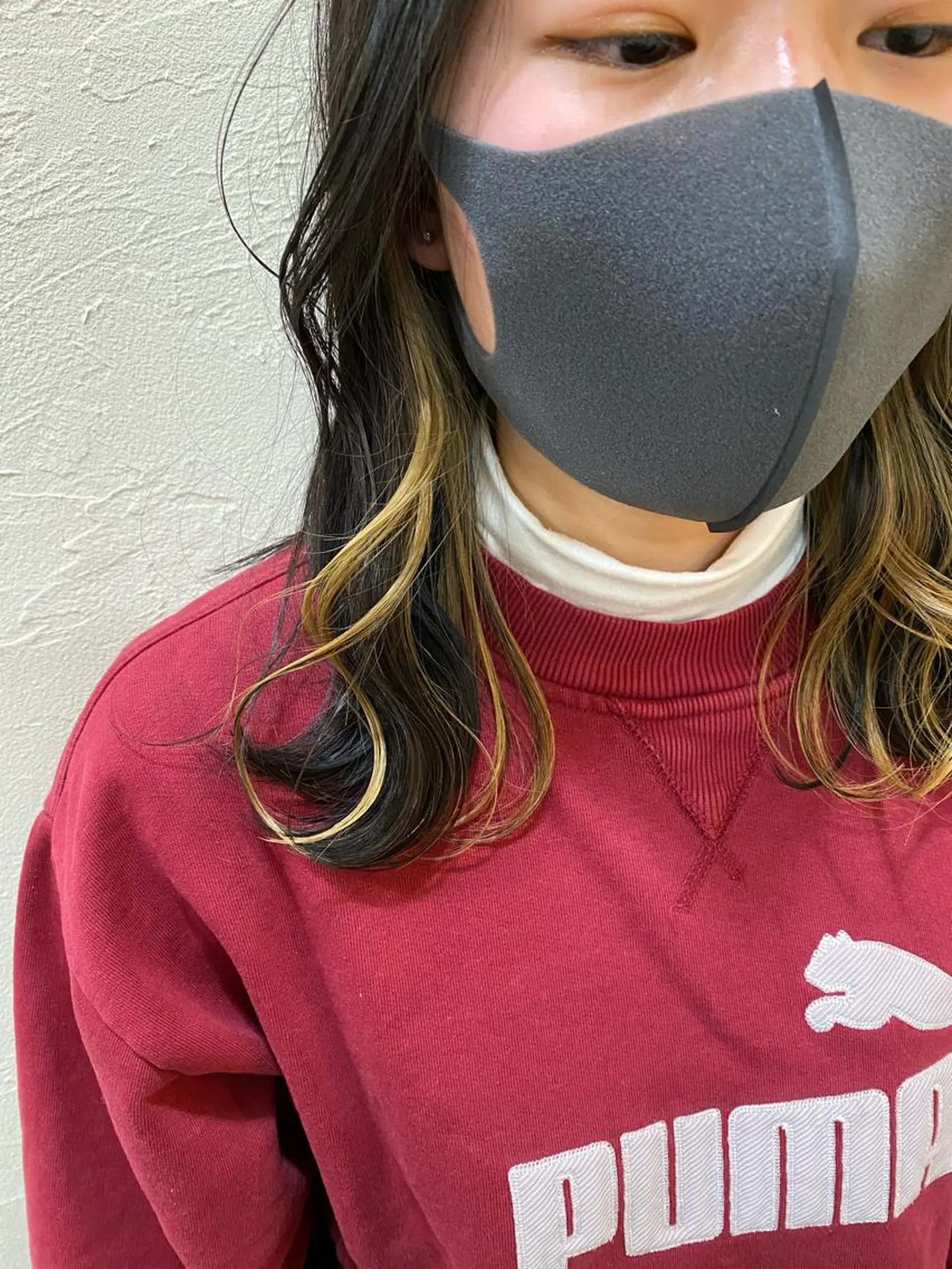 セミロング カラー ベージュカラー ブリーチ イヤリングカラー イエローカラー カット ヘアカラー トリートメント ENIF ヤマグチアツコのヘアスタイル