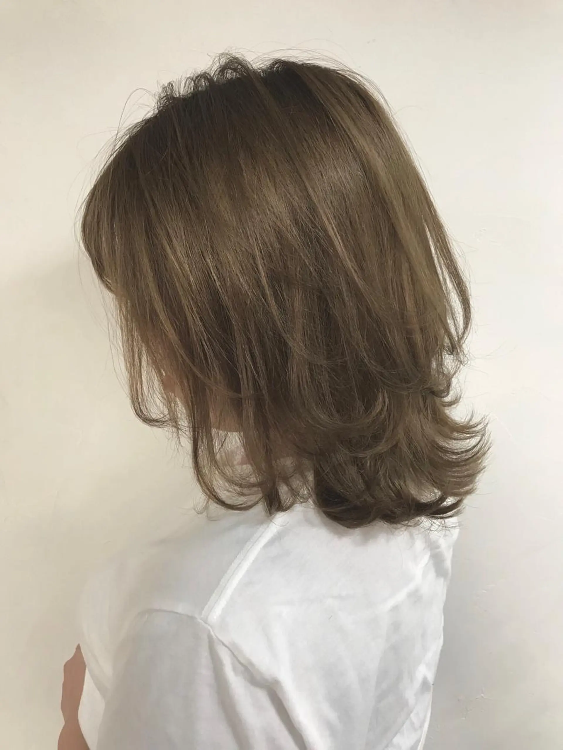 ミディアム カラー レイヤーカット 外ハネヘア 柾本 寛貴のヘアスタイル