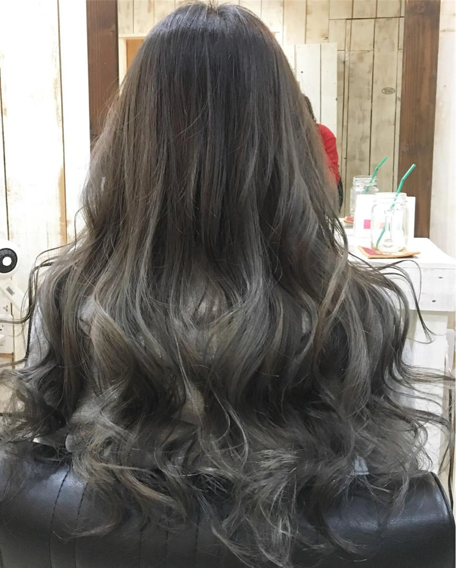 ロング ハイライト ade omotesando所属・鷺谷 玲奈のヘアスタイル