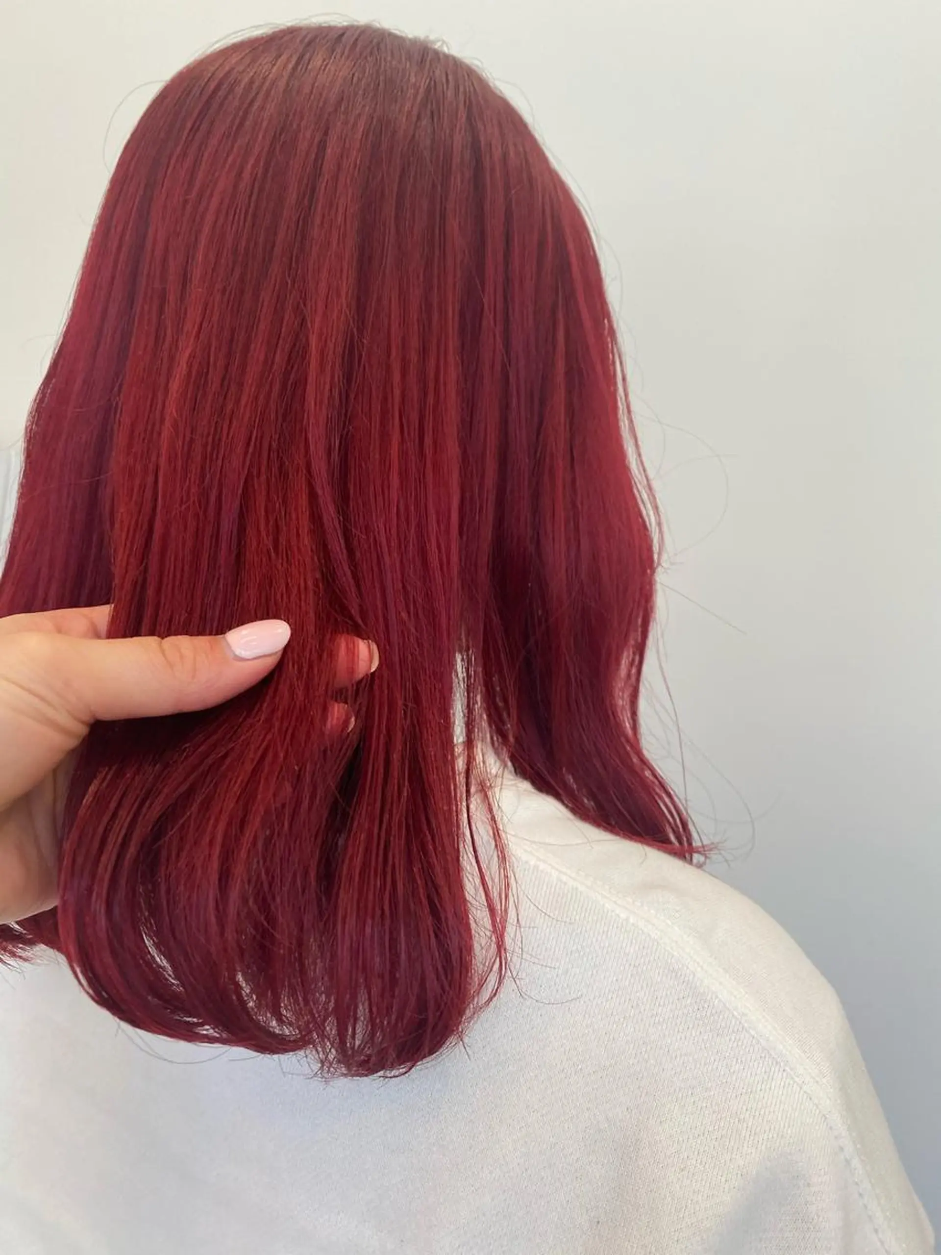 カラー レッドカラー 増井 彩乃のヘアスタイル