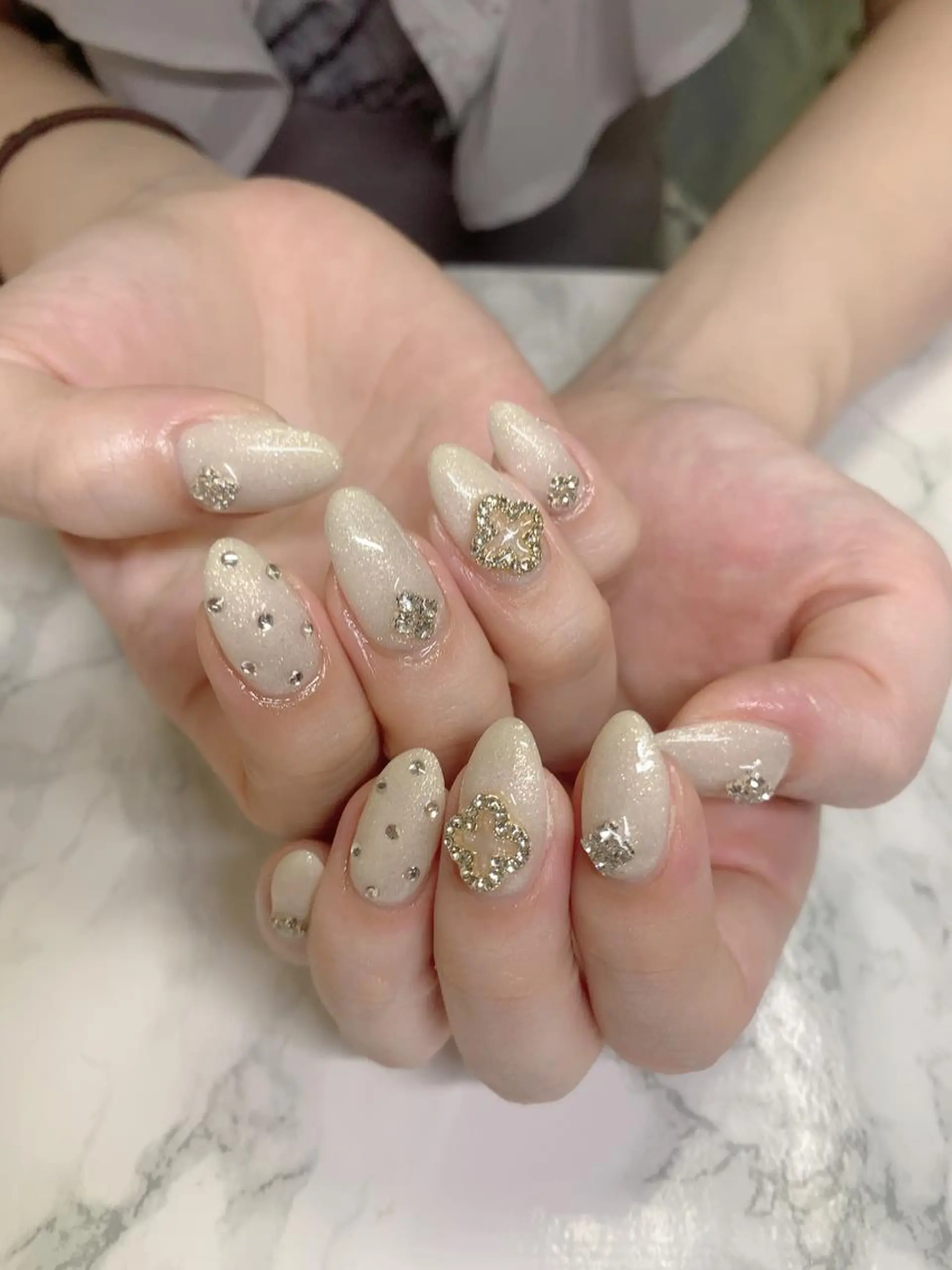 ネイル はな💎ネイル ワンホン、長さ出しのネイルデザイン