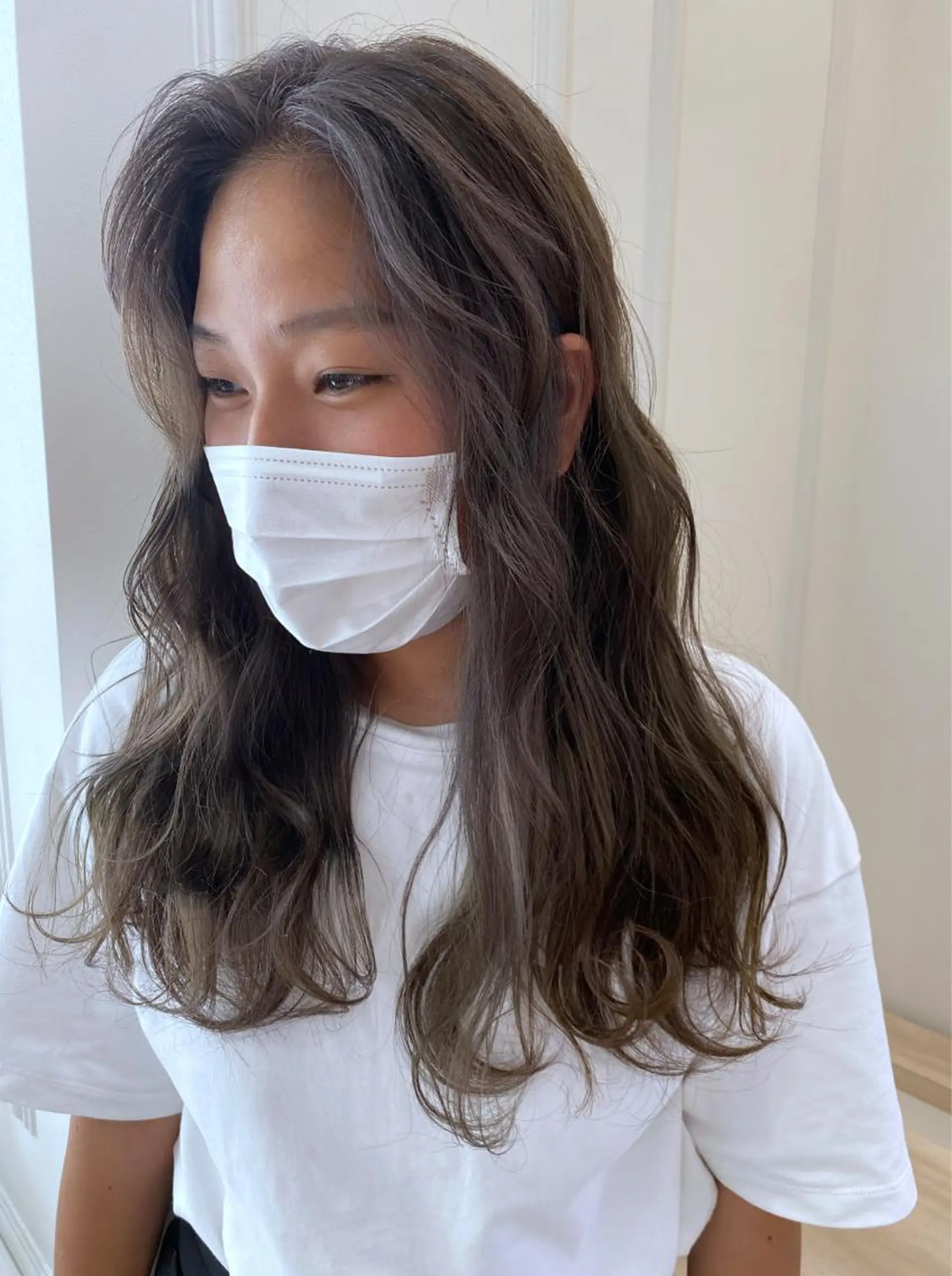 ロング カラー ブリーチ イルミナカラー ラベンダーカラー ラベンダーグレー ヘアカラー トリートメント 小顔レイヤー/ ベージュ🤍Rieのヘアスタイル