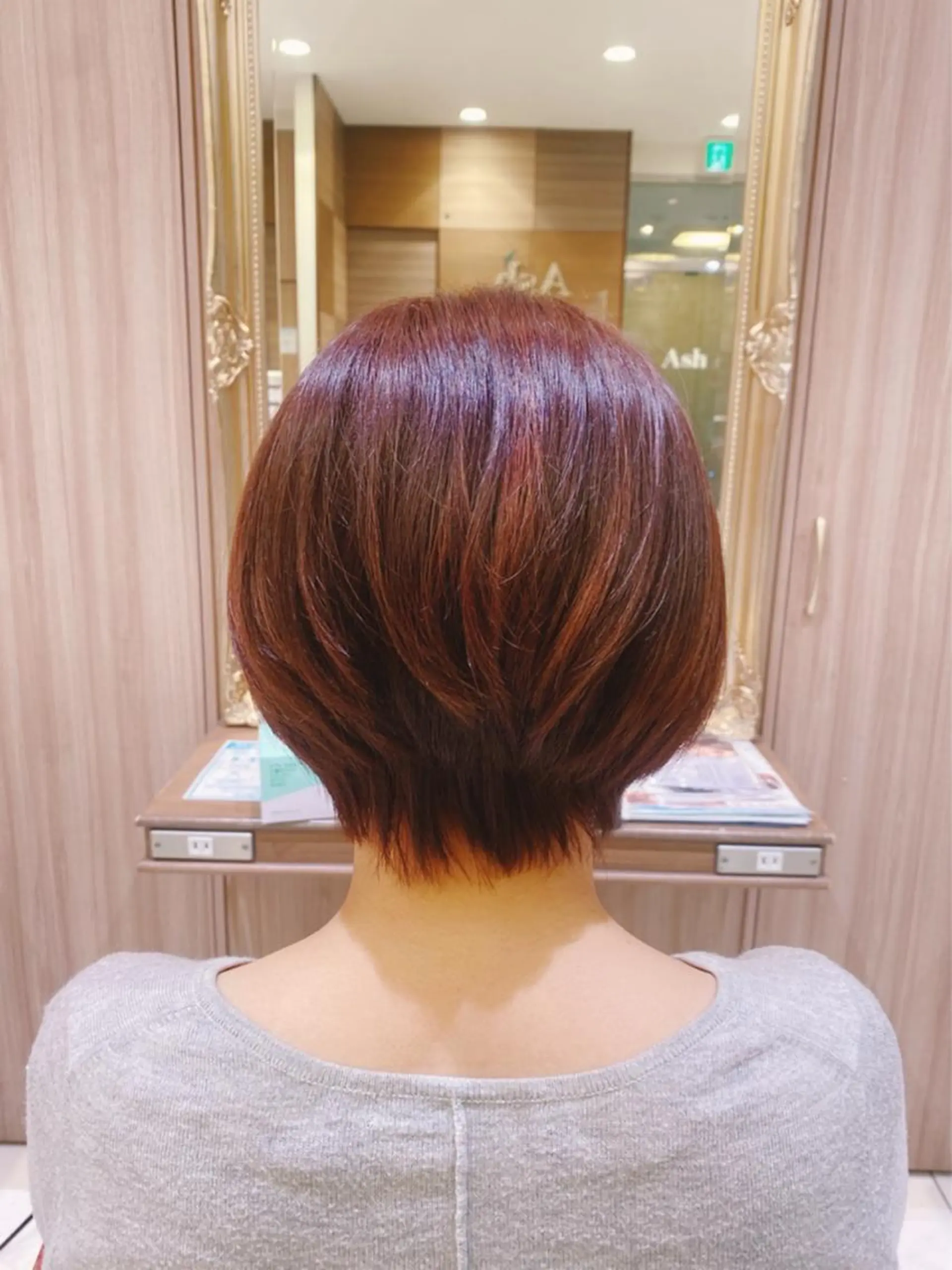 ショート カラー 古川 琴美のヘアスタイル