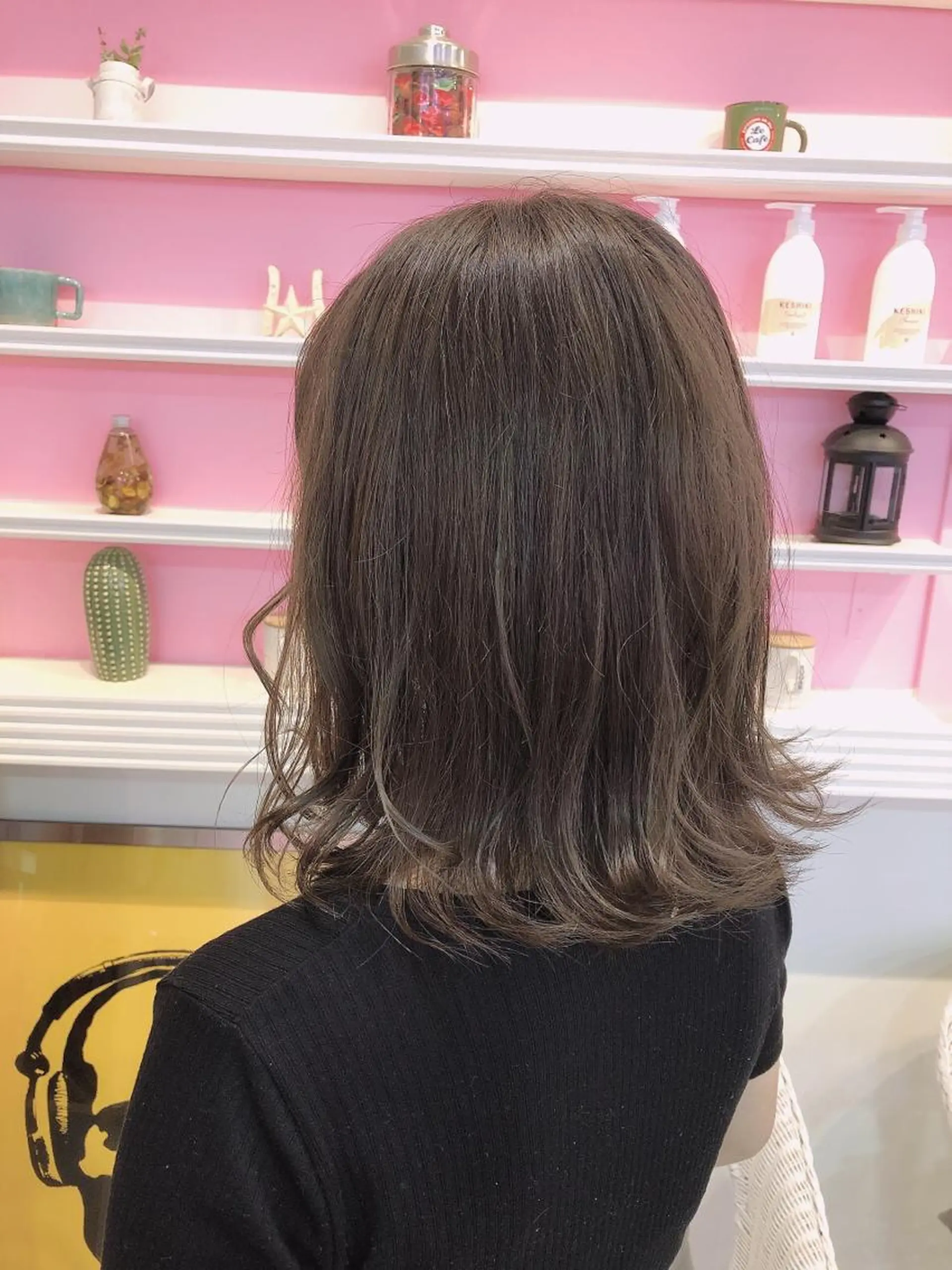 ミディアム カラー ブリーチ グレージュ カット ヘアカラー トリートメント 浦山 和之のヘアスタイル