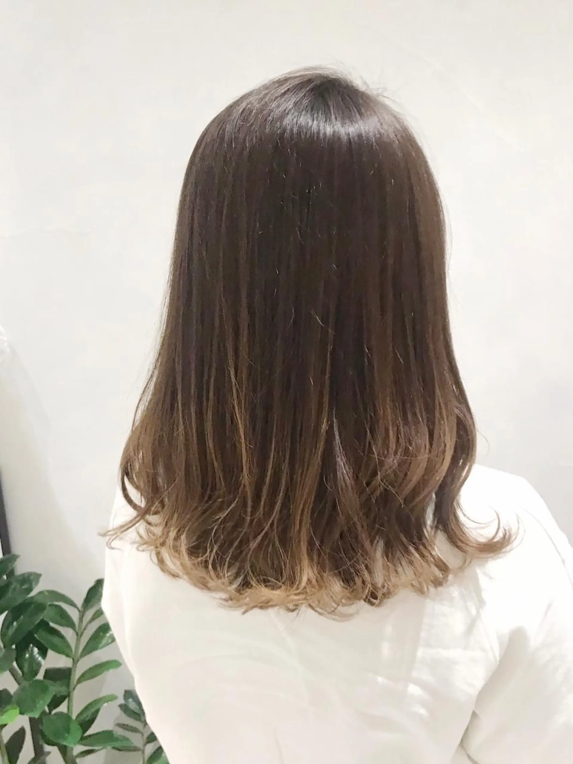 セミロング カラー ベージュカラー グラデーションカラー 予約 停止のヘアスタイル