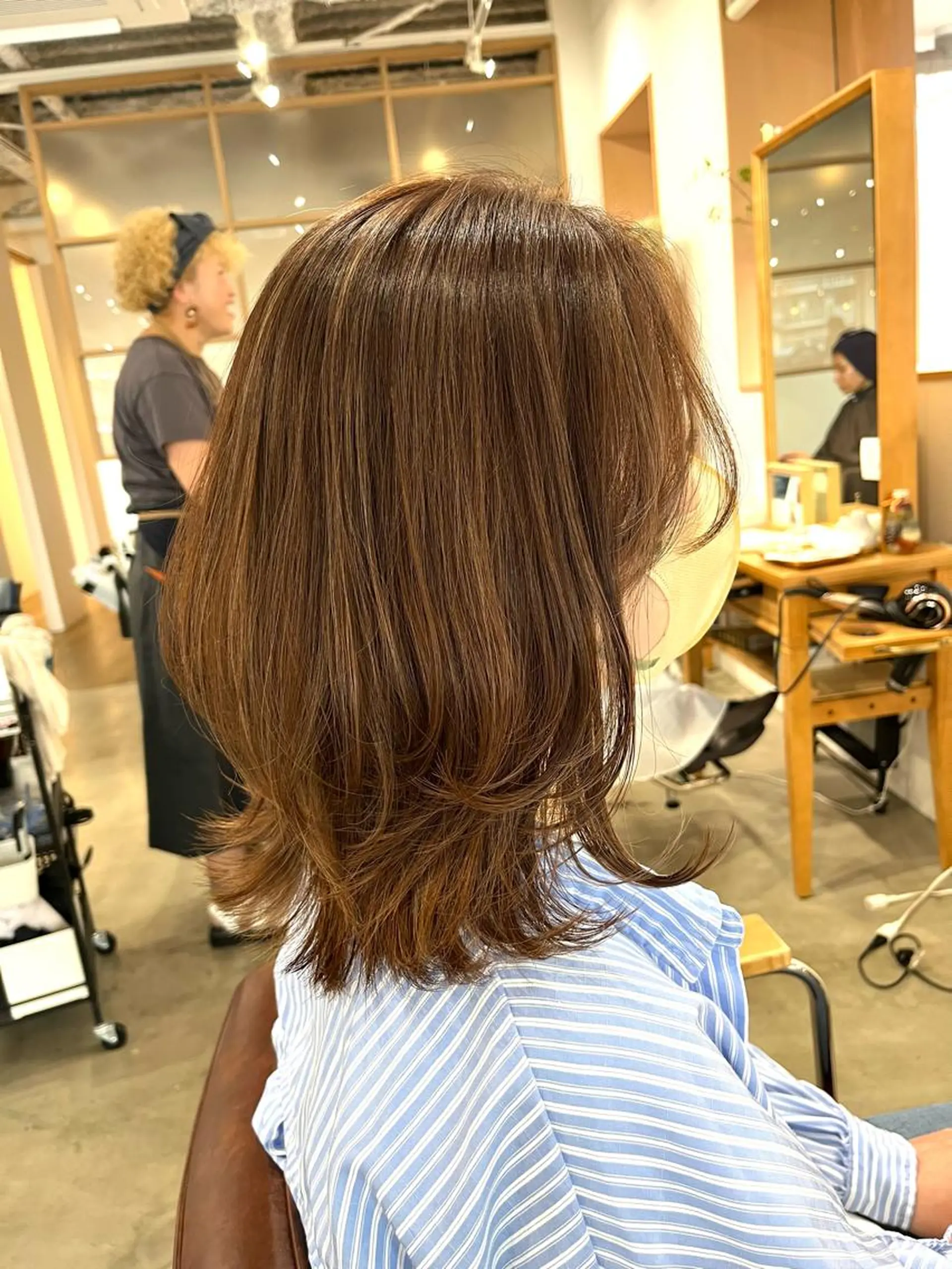 ミディアム カラー ハイライトカラー ハイライト カット ヘアカラー トリートメント 三島 有佳里のヘアスタイル