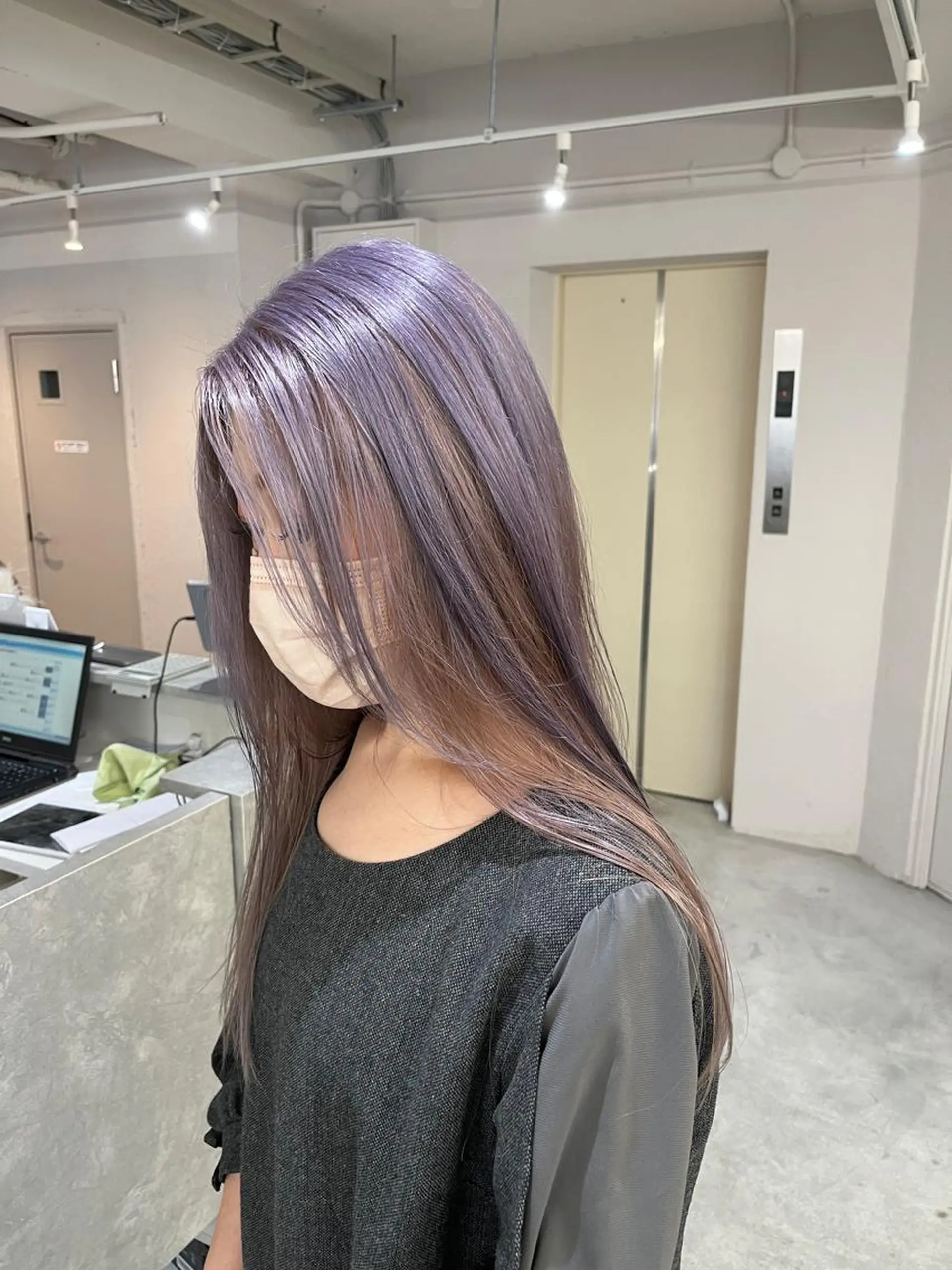 ロング カラー グレージュ/透け感 カラー/透明感カラーのヘアスタイル