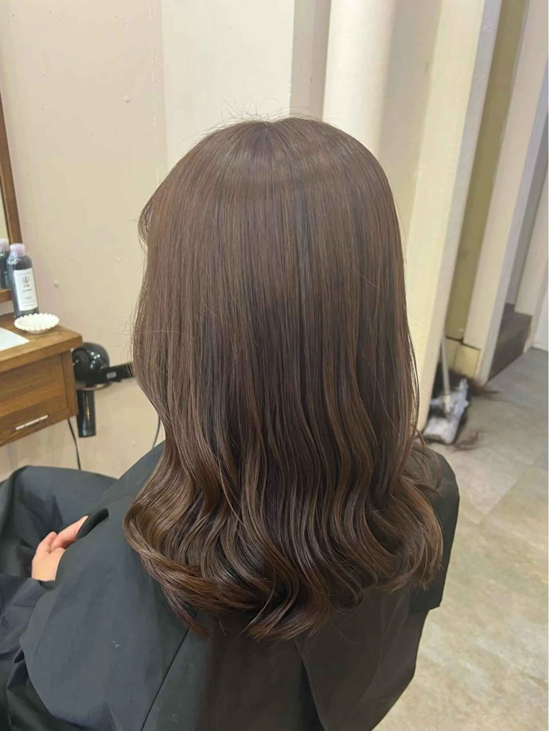 セミロング カット ヘアカラー トリートメント 🩷艶カラー 🧡💛リサ🫧のヘアスタイル