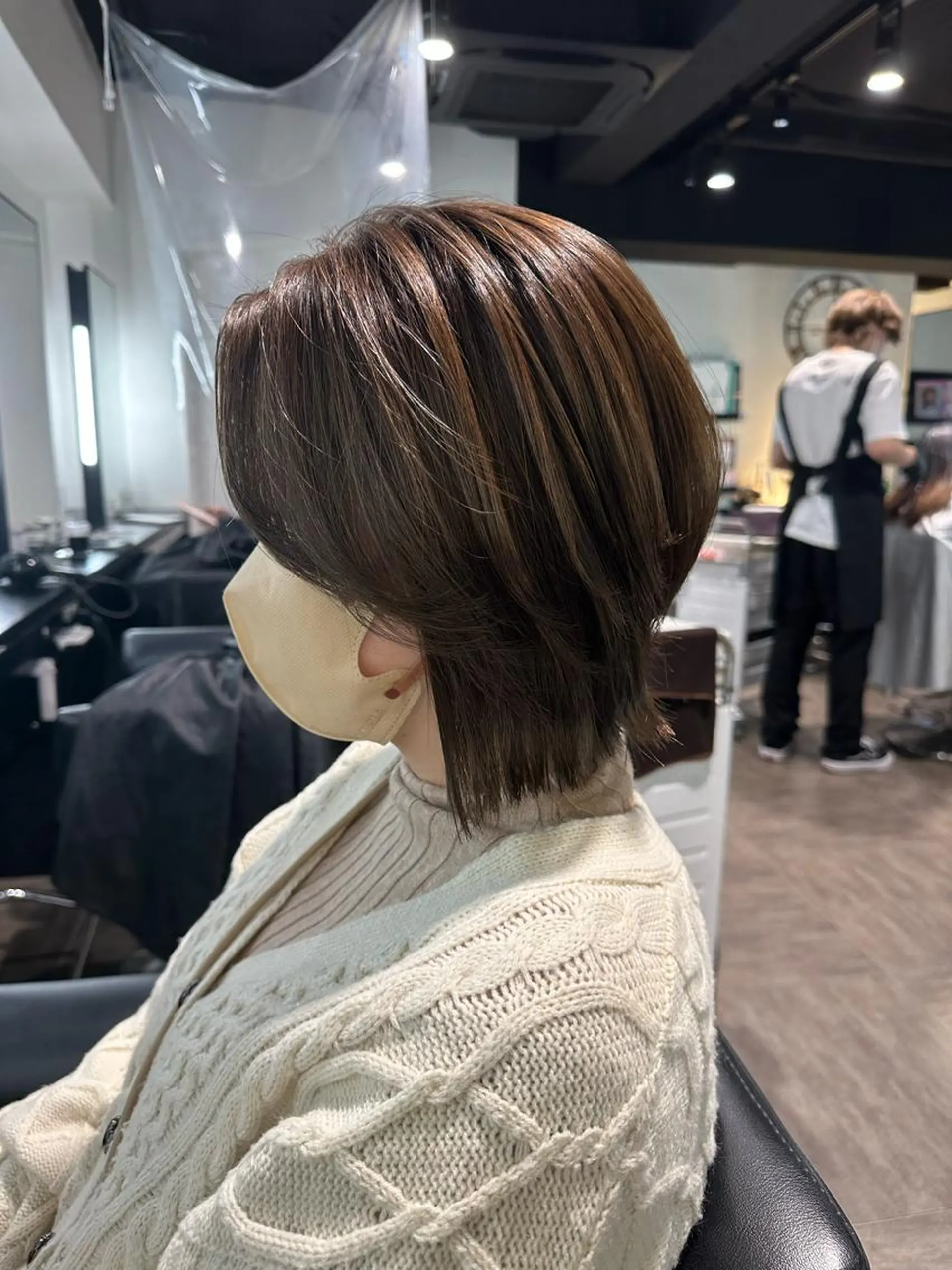 ミディアム カット レイヤー/艶カラー ROKUのヘアスタイル