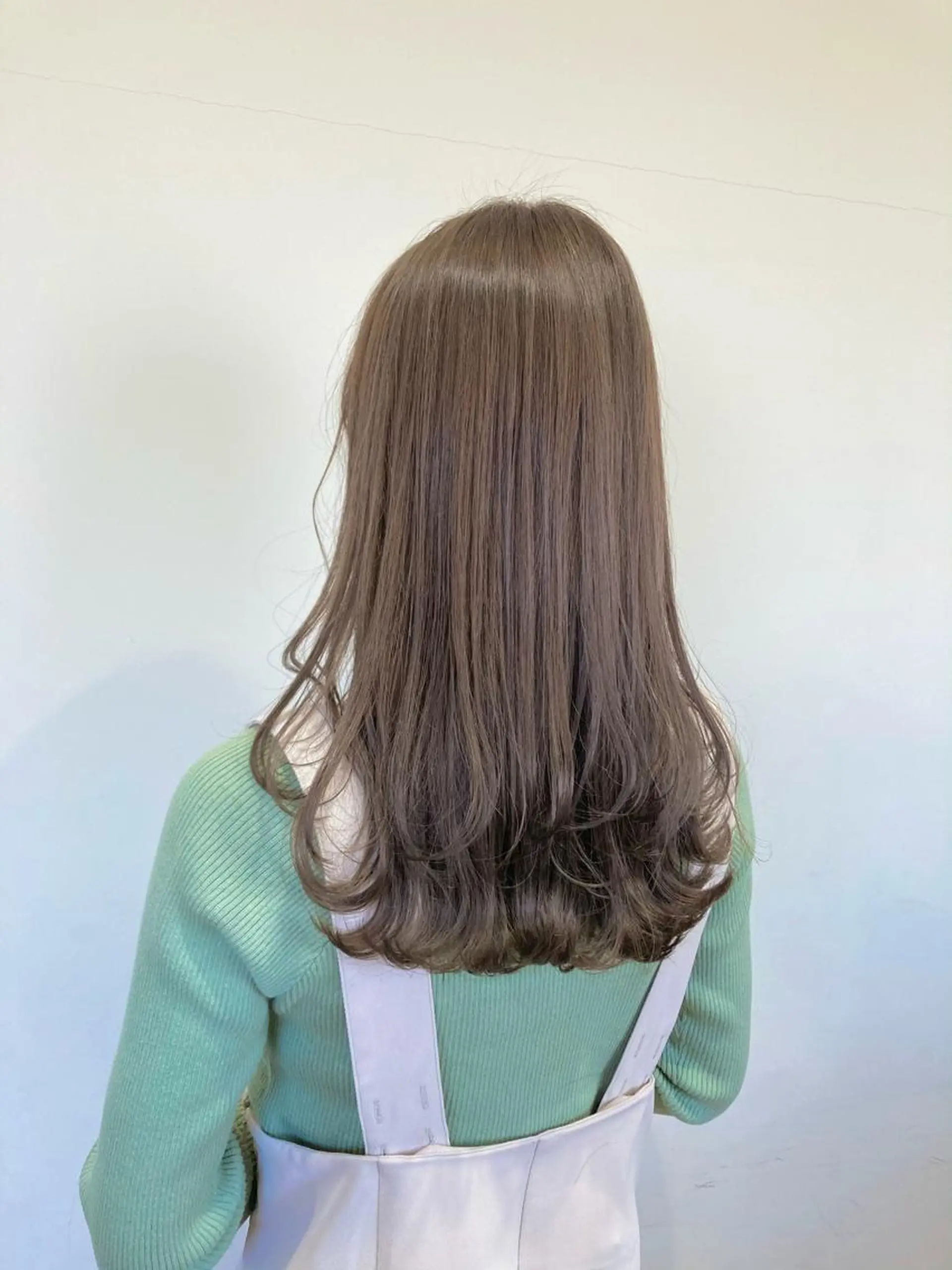 ロング ロングレイヤー レイヤーカット ロング ヘアカラー 梅山 美侑のヘアスタイル