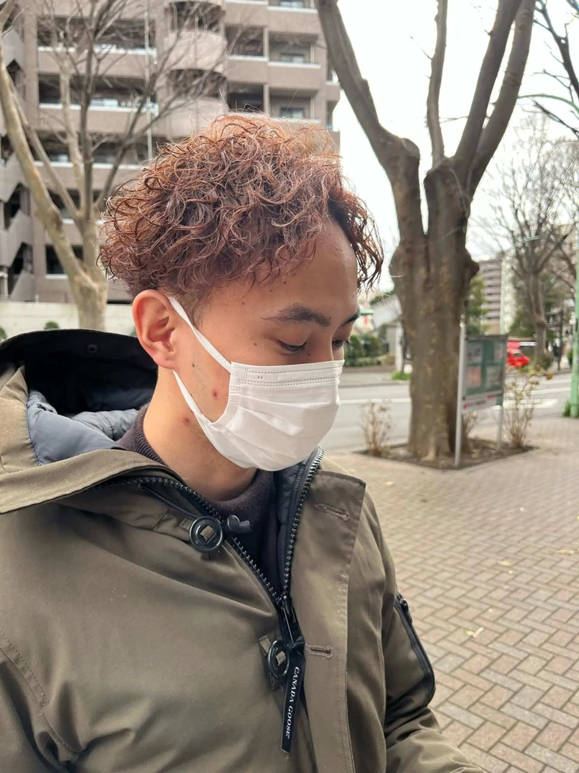 ショート パーマ メンズ アップバング メンズパーマ 波巻きパーマ ショートヘア スパイラルパーマ カット ヘアカラー パーマ 韓国メンズヘア/ 毛流れヘア　須田龍世のヘアスタイル