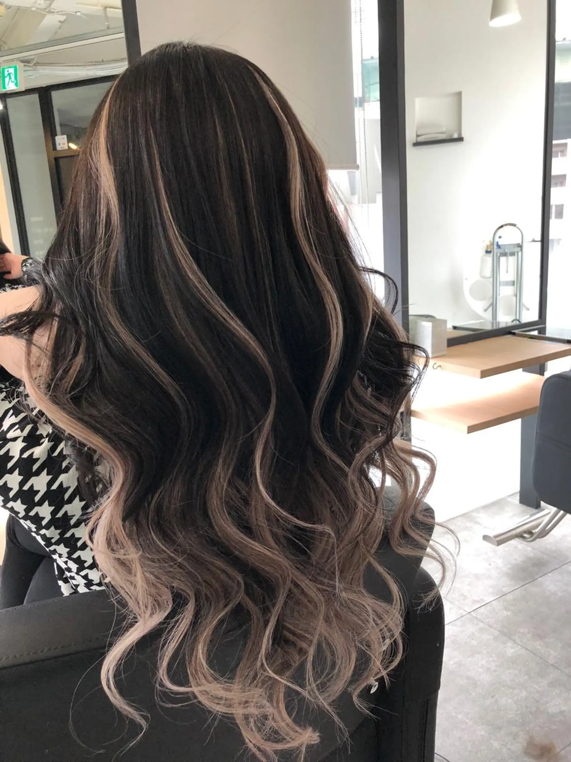 ロング カラー ヘアアレンジ シールエクステ バレイヤージュ ブリーチ ハイトーンカラー エクステ レイヤー/エクステ alpha下妻のヘアスタイル