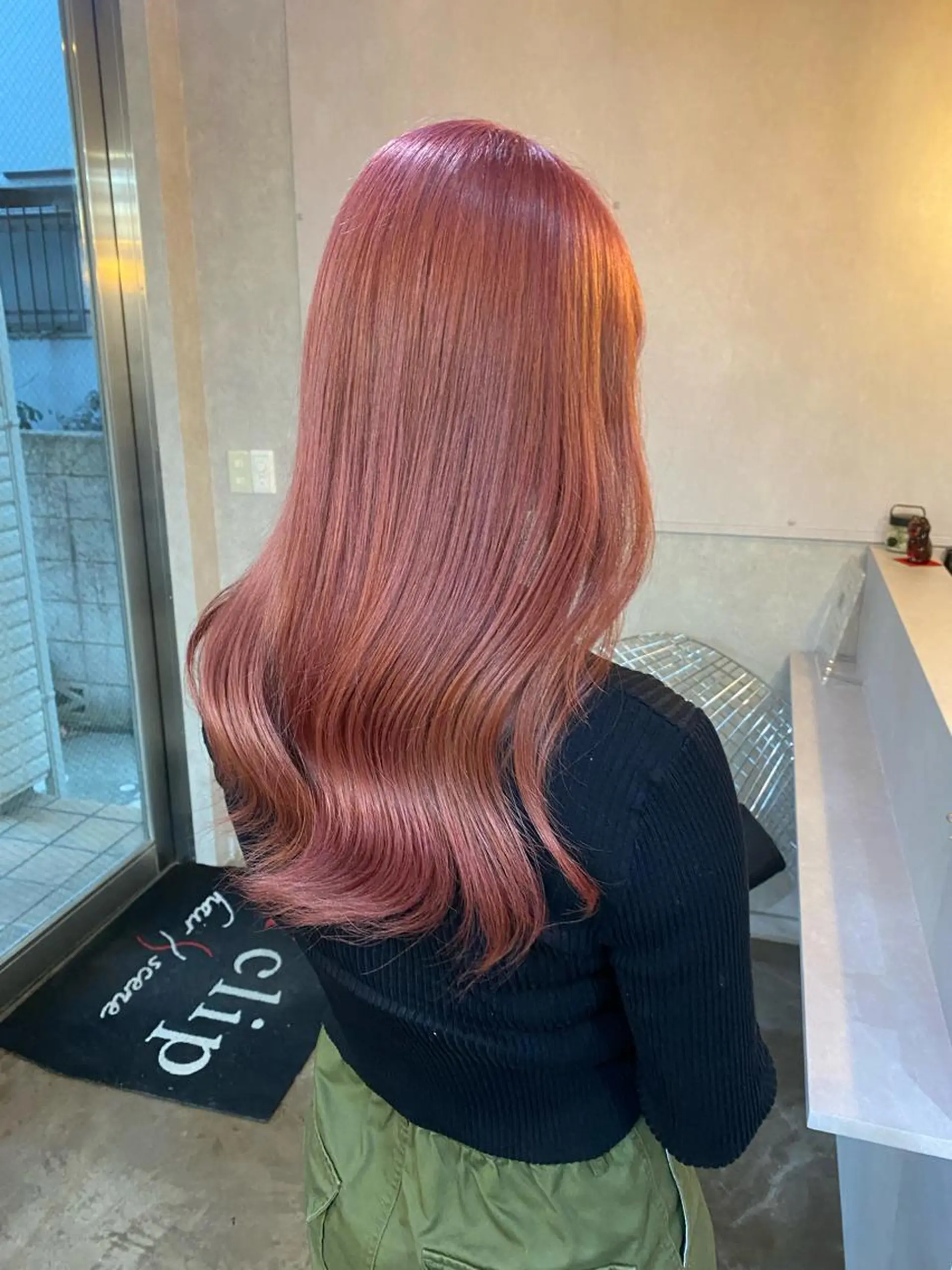 セミロング カラー ベージュカラー ブリーチ ダブルカラー ピンクカラー ピンクベージュ カット ヘアカラー トリートメント レイヤーウルフ エクステ磯部のヘアスタイル