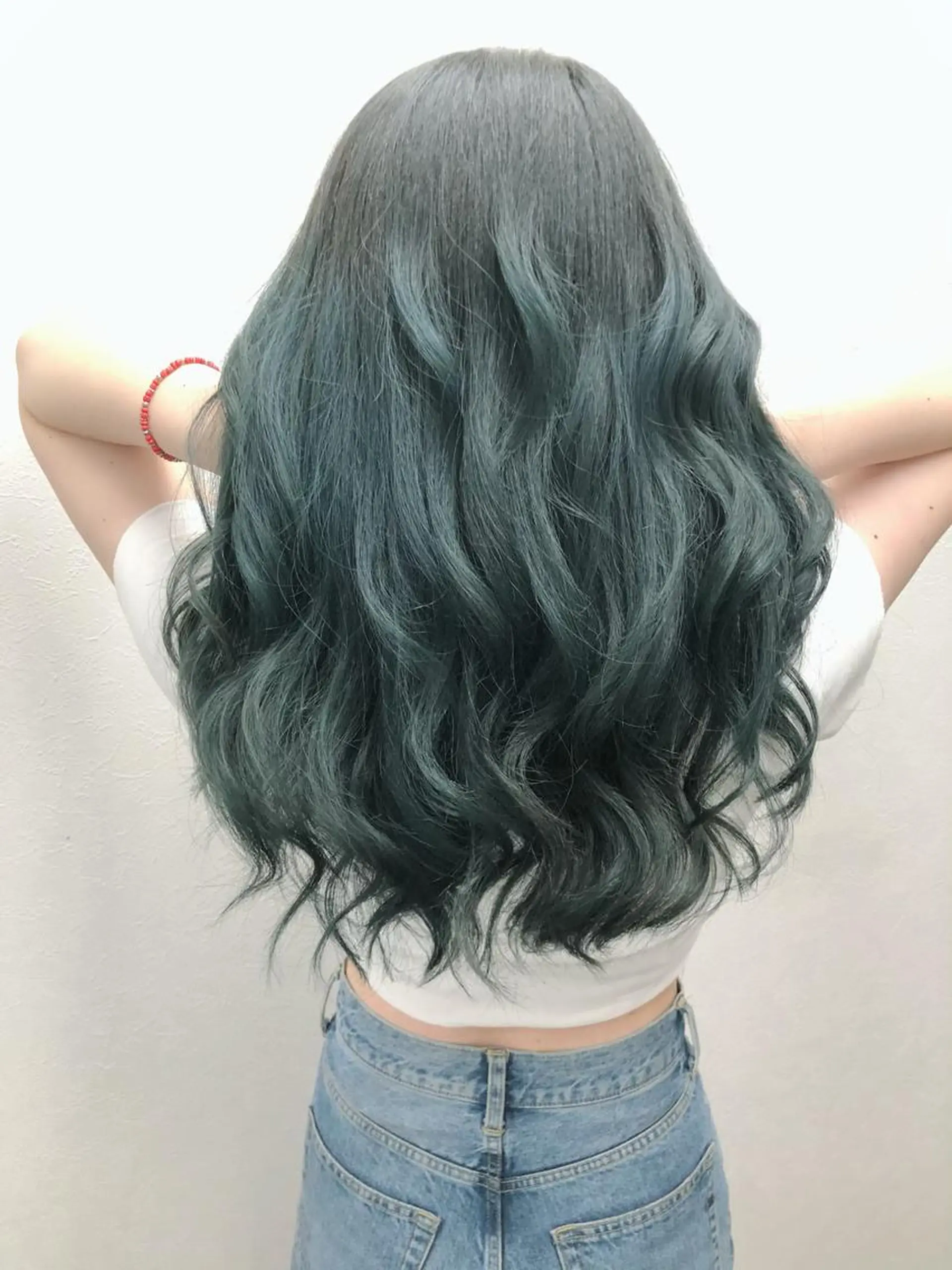 ロング カラー ヤナ マネージャーのヘアスタイル