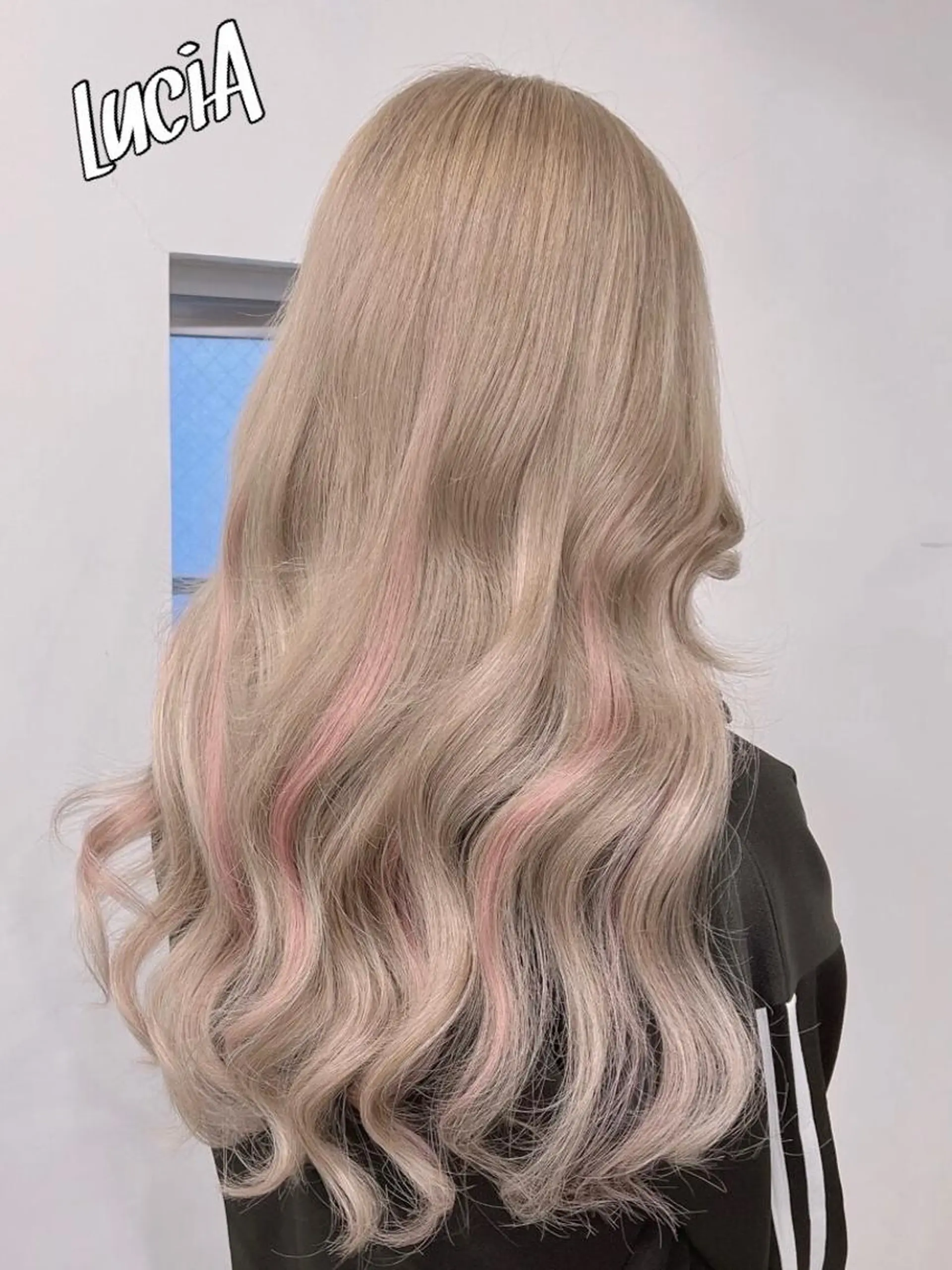 ロング カラー ヘアアレンジ LuciA エクステカラーのヘアスタイル