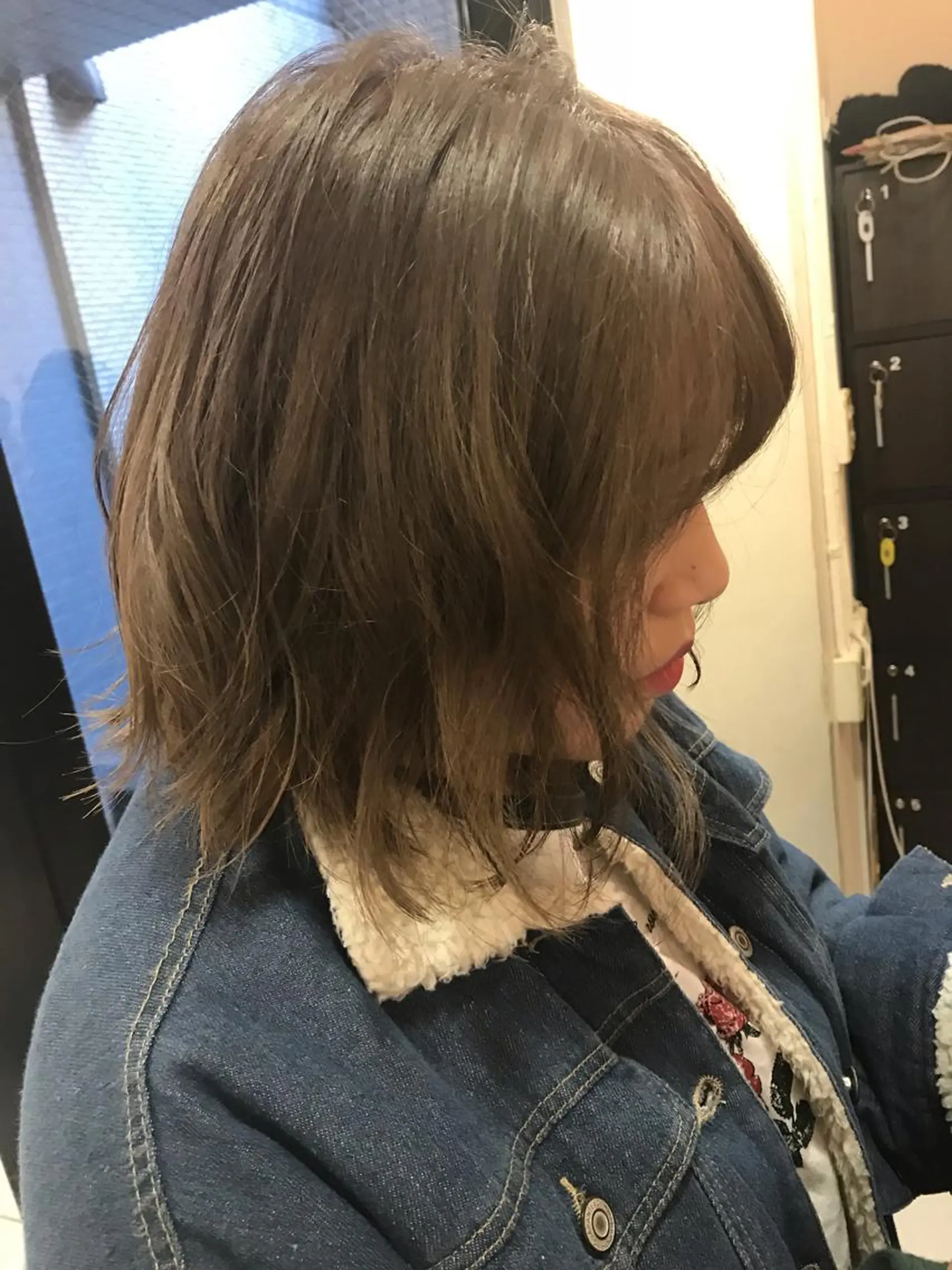 ミディアム カラー パーマ ヘアアレンジ メンズ キッズ ネイル マツエク・マツパ メンズブリーチ ベージュカラー ブリーチ ミルクティーベージュ 神山 昌子のヘアスタイル