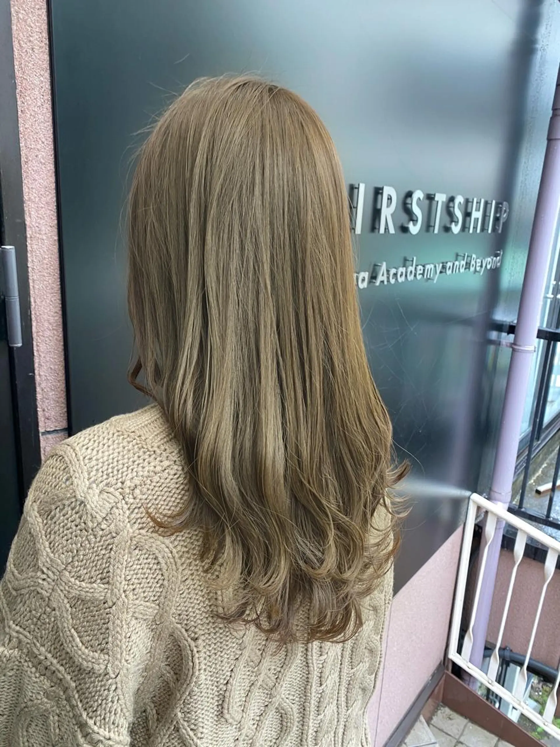 ショート カラー グレージュ オリーブグレージュ オリーブグレー 縮毛矯正⭐️ TAKAHIROのヘアスタイル
