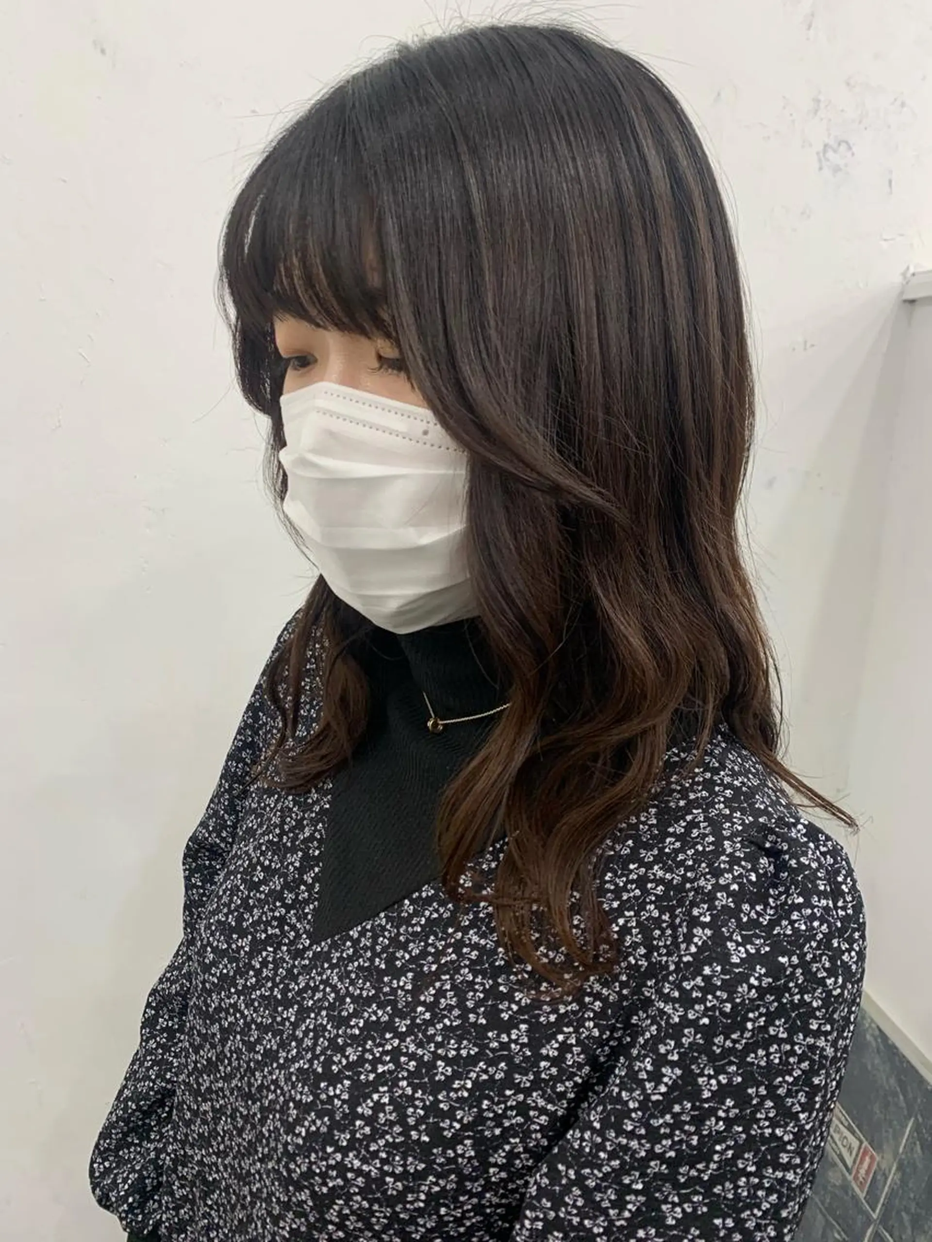 ミディアム レイヤー ハイトーン 暖色⭐︎KANAKOのヘアスタイル