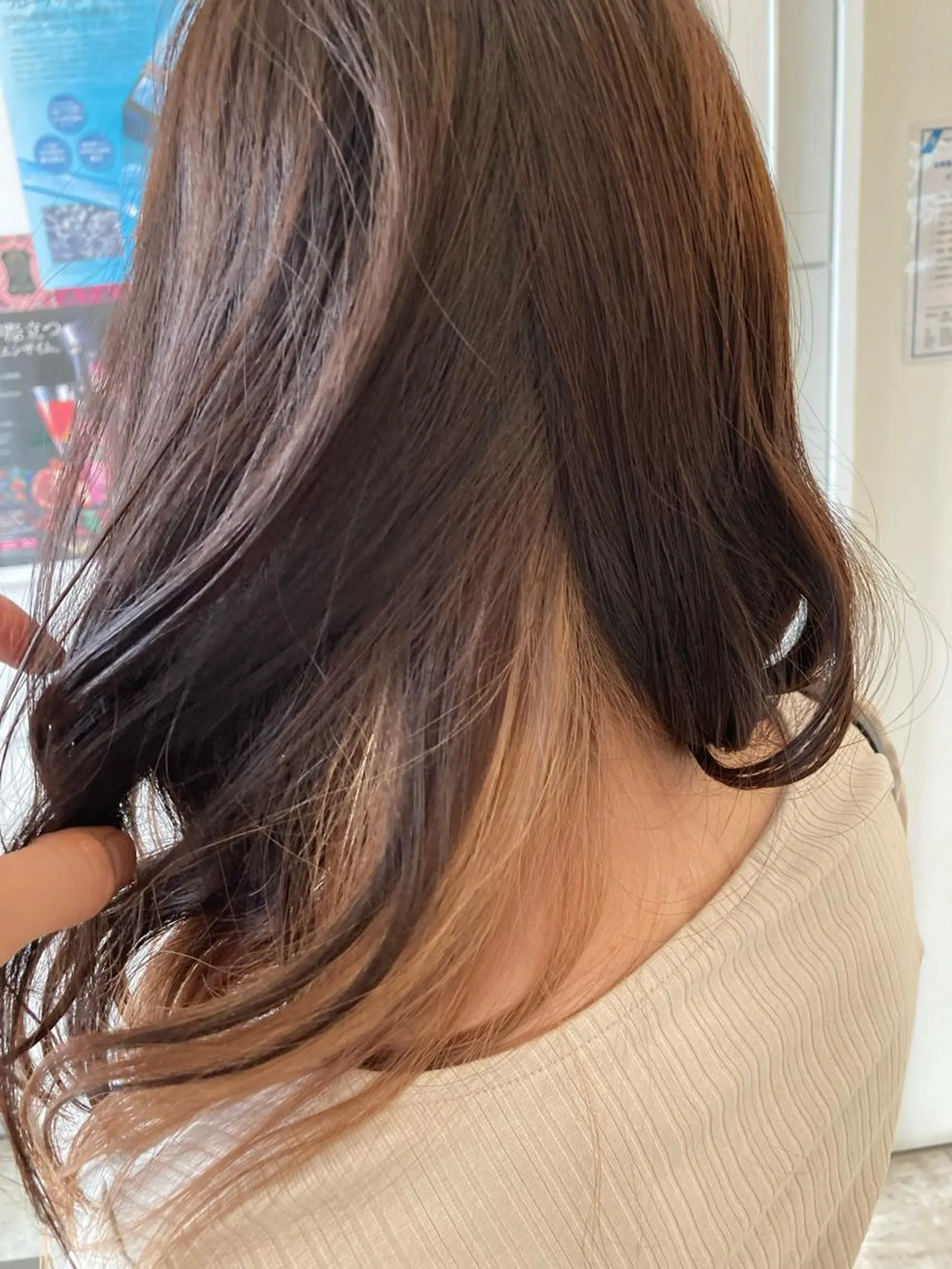 セミロング カラー ベージュカラー インナーカラー ヘアカラー 岩崎 裕司のヘアスタイル