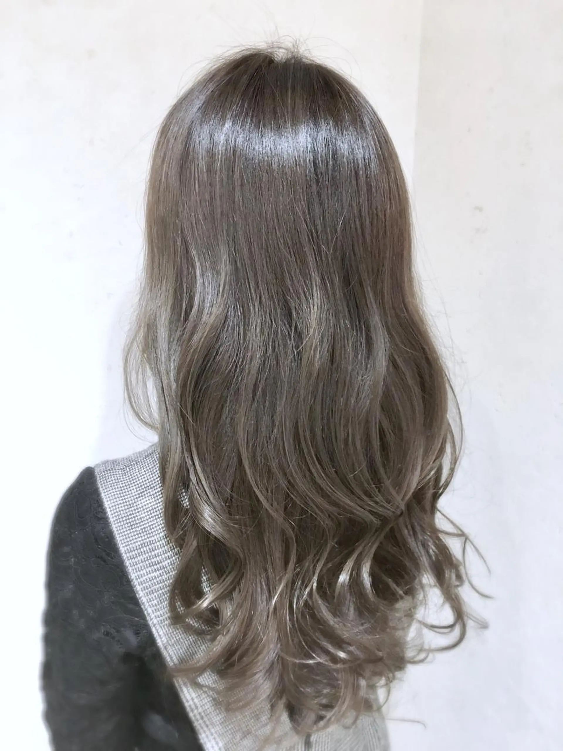 ロング カラー グレージュ ヘアカラー タワラ ソウタ Directorのヘアスタイル