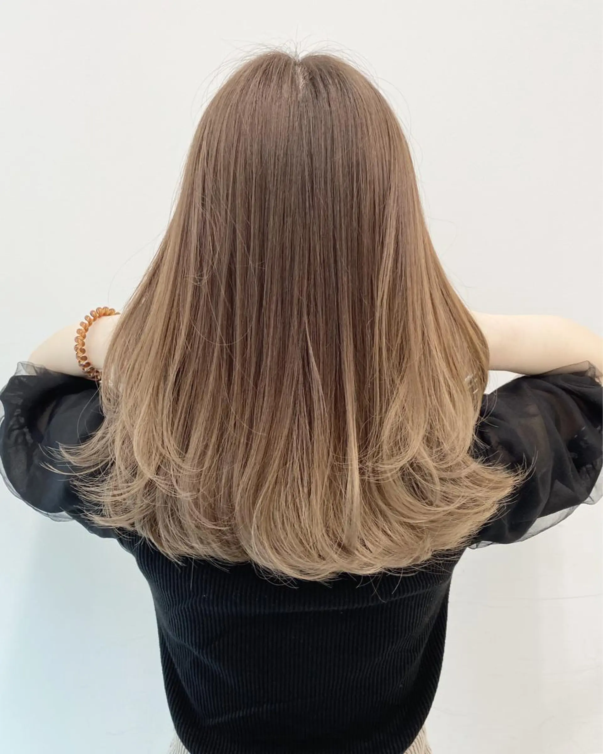 ミディアム カラー ベージュカラー グラデーションカラー ミルクティーベージュ ヘアカラー トリートメント 【ブリーチカラー】 🌈ALIVE若山葵のヘアスタイル
