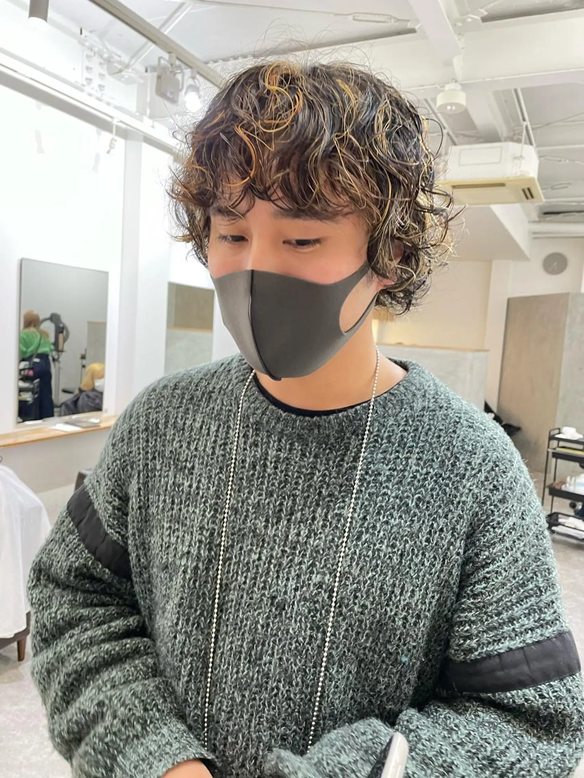 ショート カラー メンズ メンズハイライト メンズウルフカット ハイライトカラー ハイライト ウルフカット カット パーマ トリートメント パーマ/透明感カラー /ボブ/吉田一生のヘアスタイル