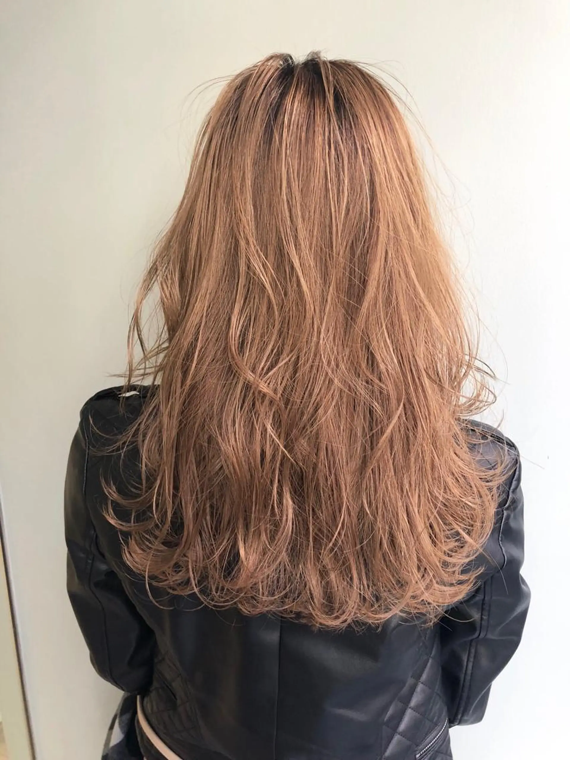 セミロング カラー パーマ ヘアアレンジ ベージュカラー 酸性縮毛矯正のプロ 杉山玲介のヘアスタイル