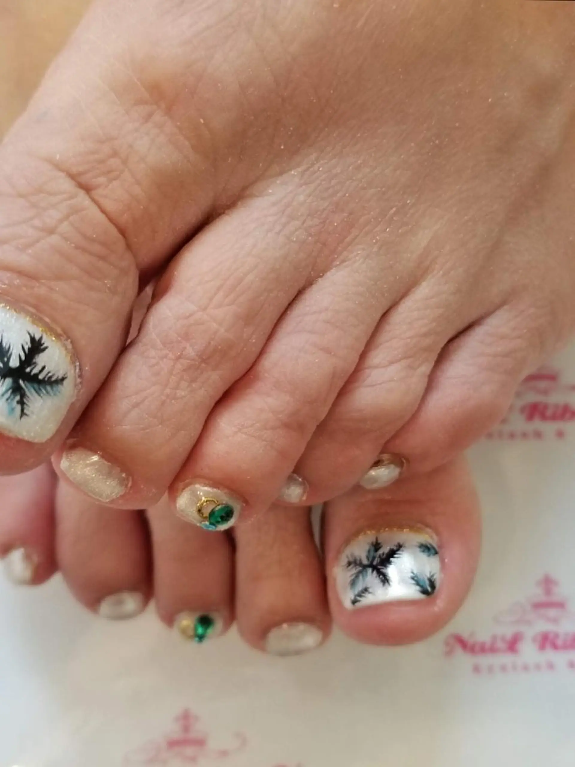 ネイル ネイルリボン 受付スタッフのネイルデザイン