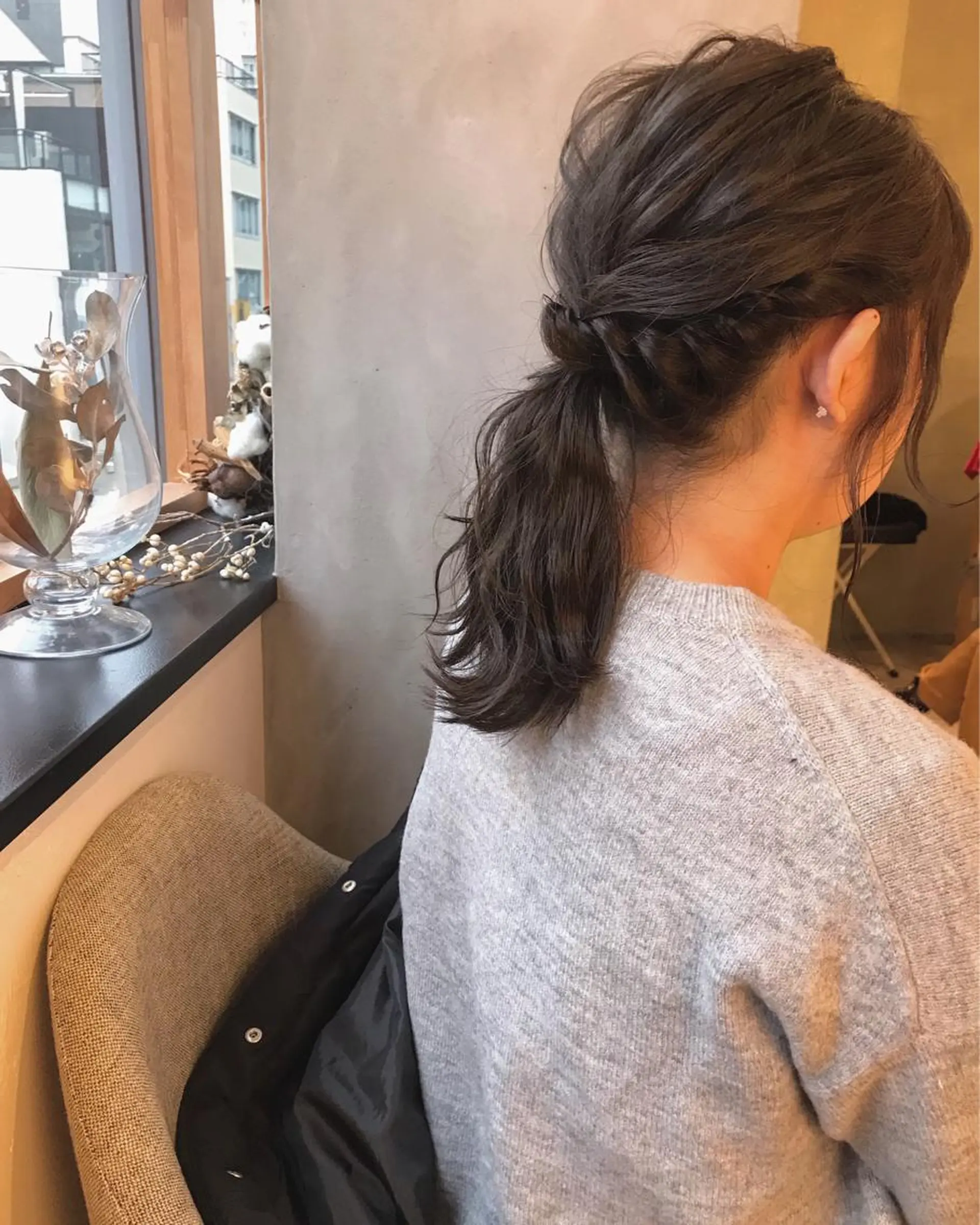 ミディアム カラー ヘアアレンジ アッシュ ブルーカラー ブルーアッシュ 簡単アレンジ 眉毛ワックス konomiの眉毛・アイブロウイメージ