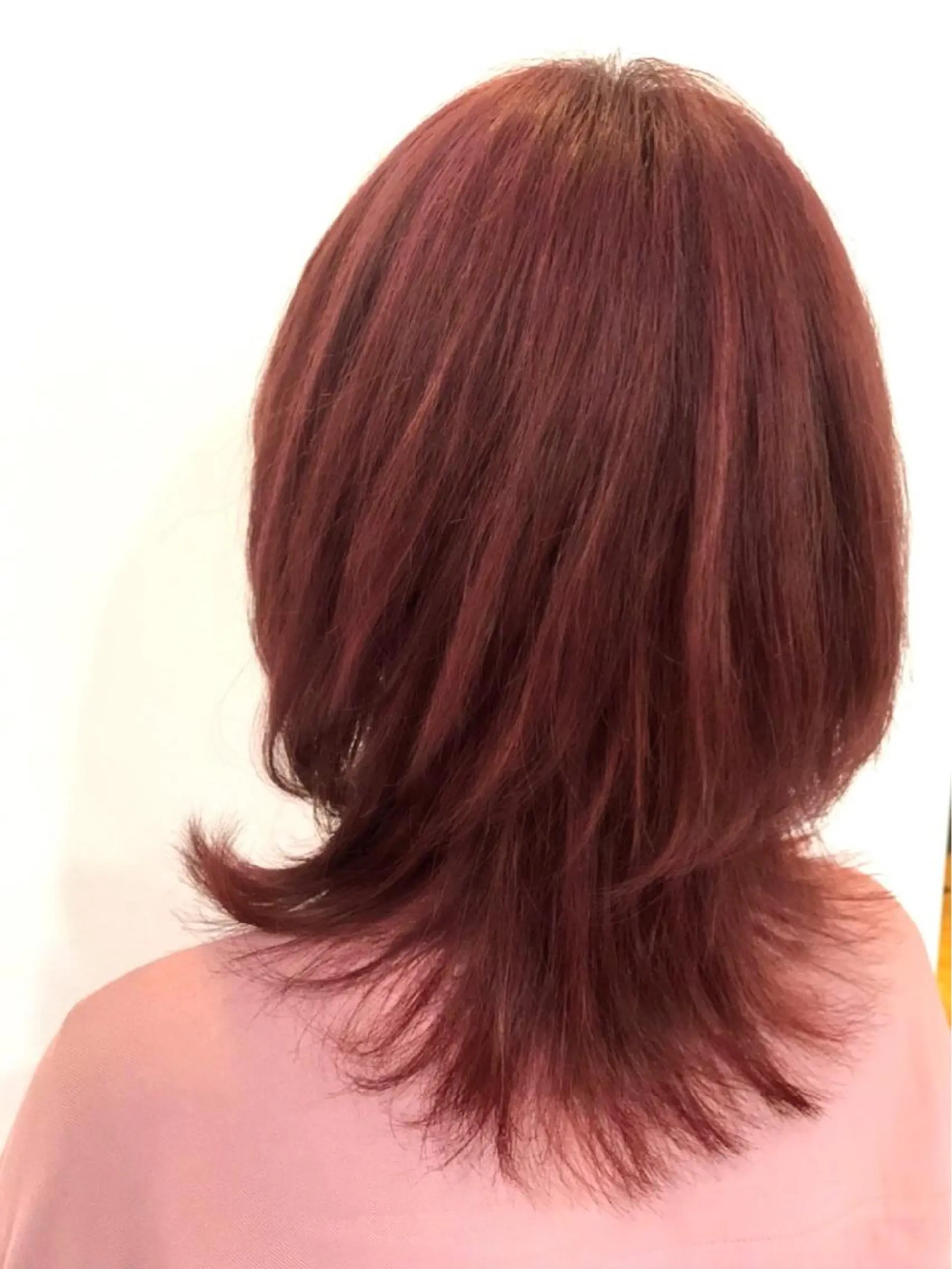 ミディアム カラー ピンクカラー レッドカラー ウルフカット 由比藤理子 ブリーチカラー🌈のヘアスタイル