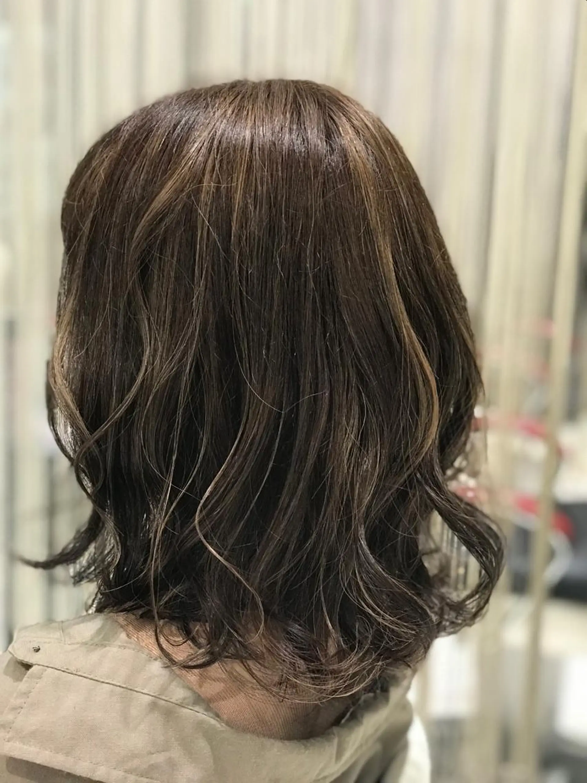 ミディアム カラー ハイライトカラー 3Dハイライト ハイライト 下條 真のヘアスタイル