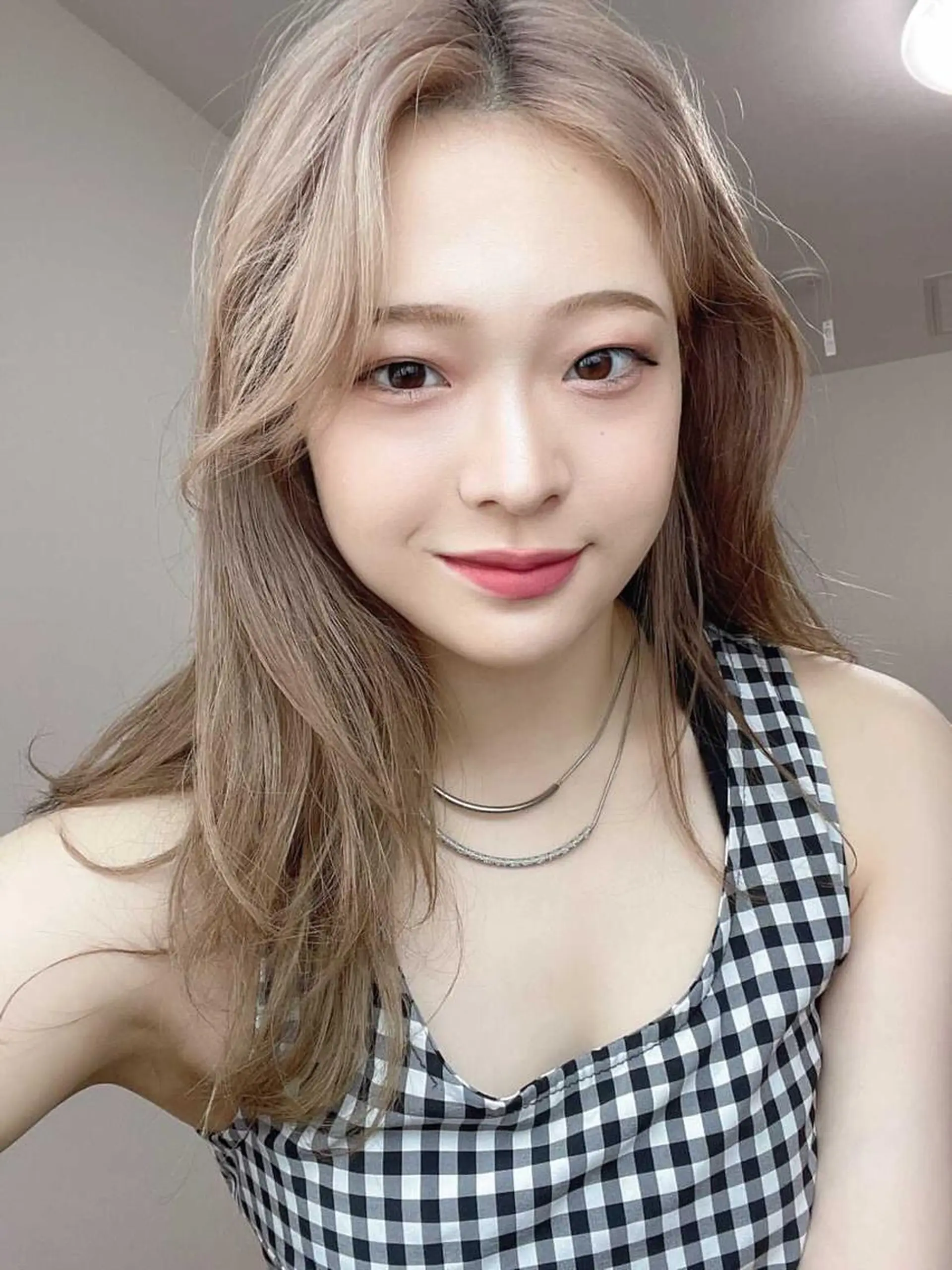 ミディアム サロウィン新宿三丁目East所属・顔周りレイヤー/新宿 /モテ艶カラー/航介のヘアスタイル