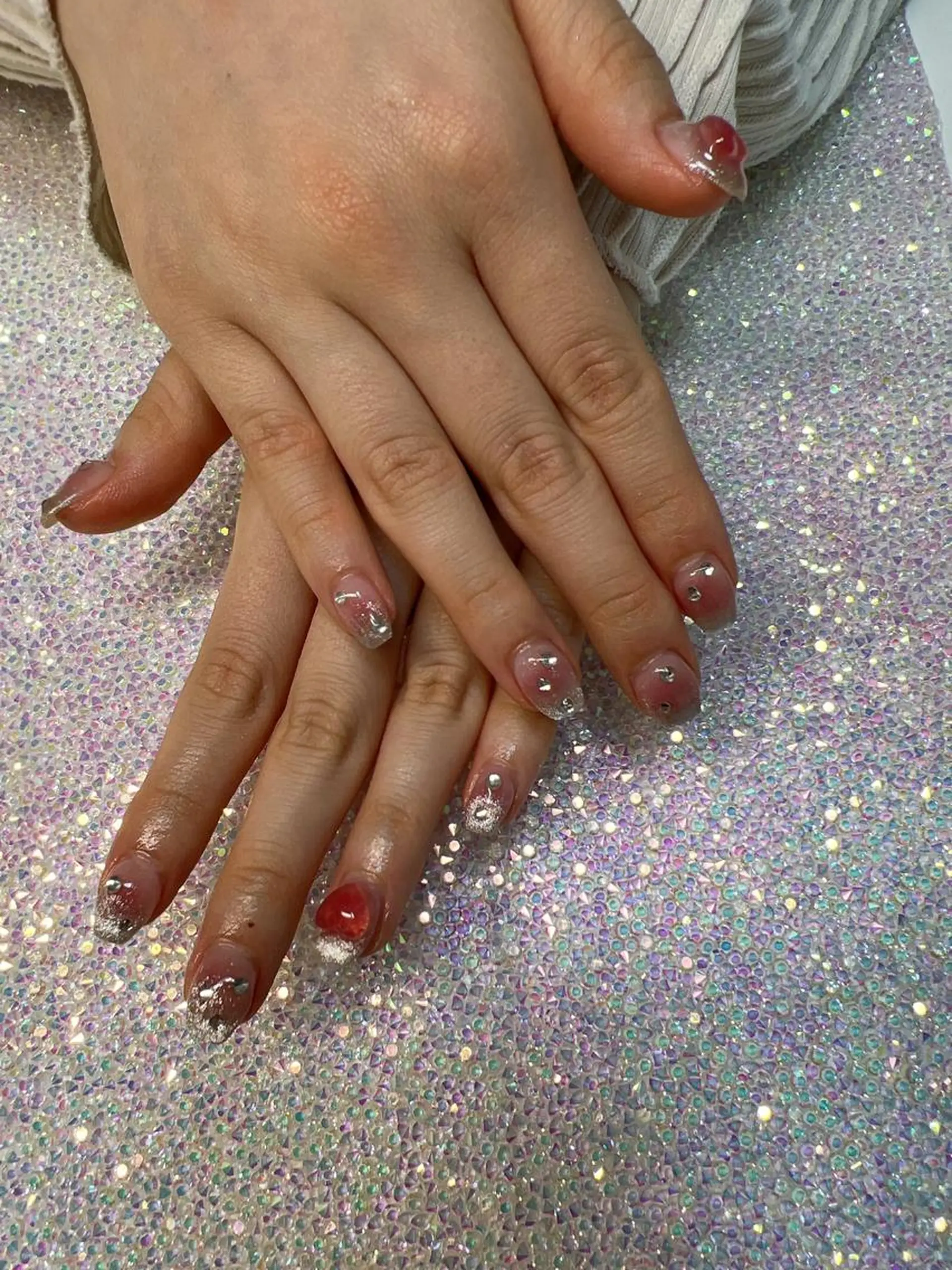 ネイル チークネイル グラデーション ハート coco nailのネイルデザイン