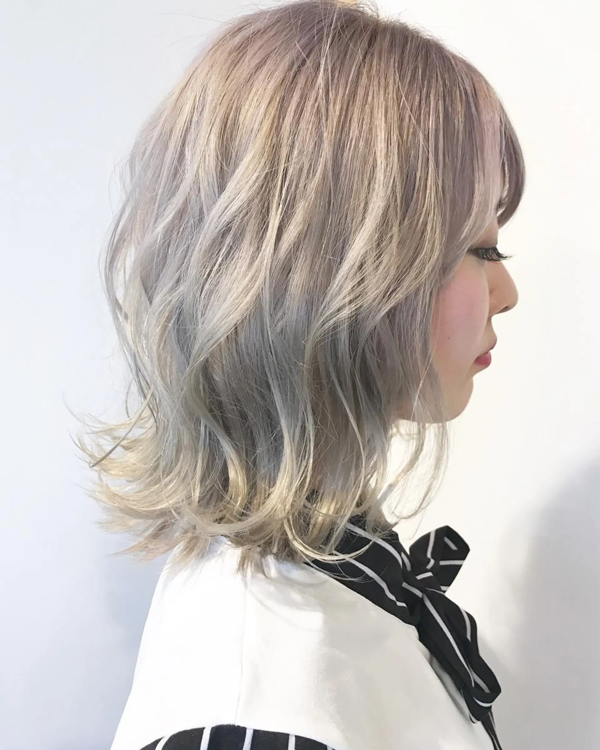ミディアム カラー パーマ ヘアアレンジ メンズ キッズ ネイル マツエク・マツパ アッシュ ボブ 切りっぱなしロブ ホワイト パーソナルカラー☆ 永尾拓也のヘアスタイル