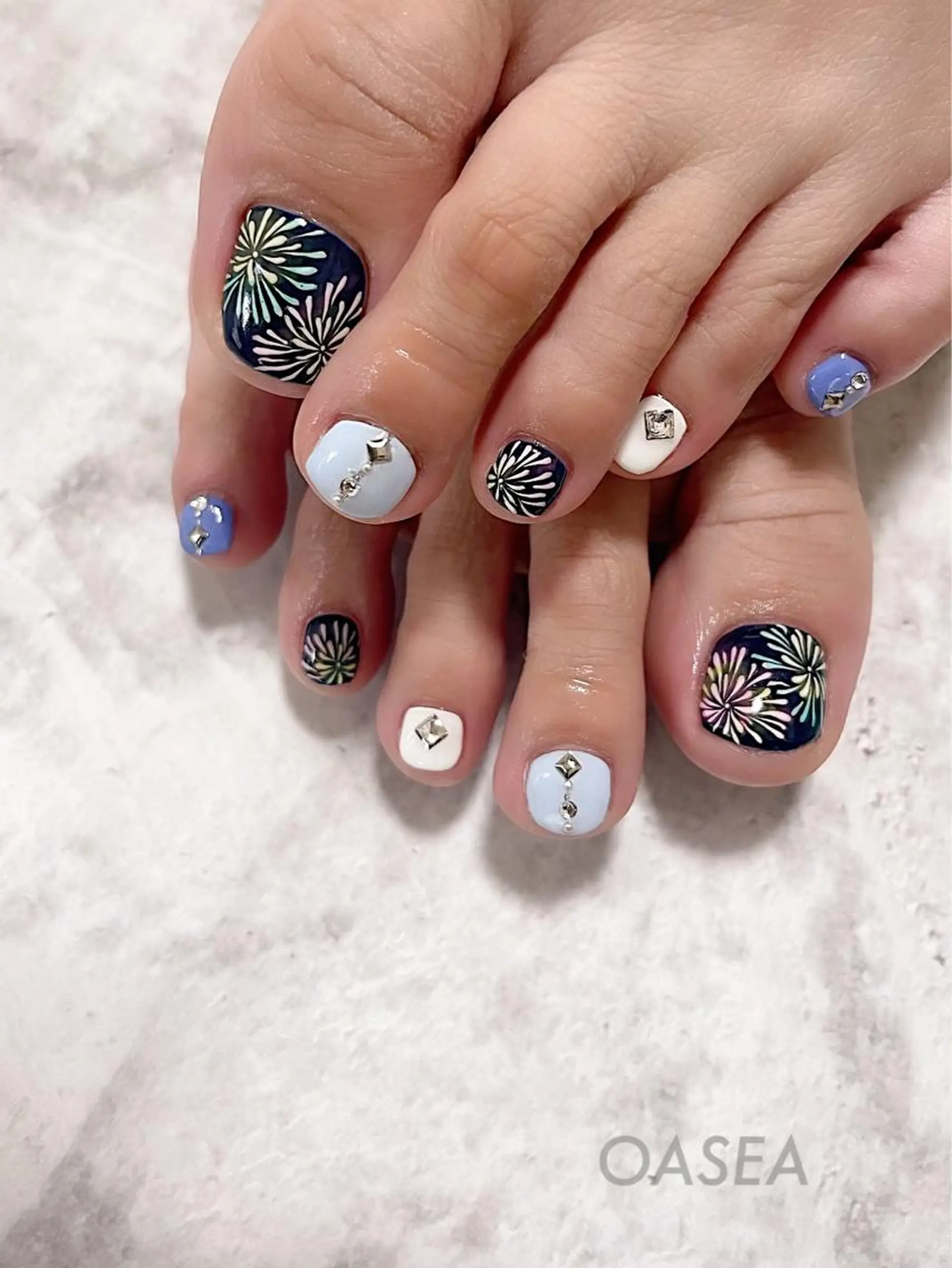 ネイル フットネイル 🌞💜 KAORI 🌴のネイルデザイン