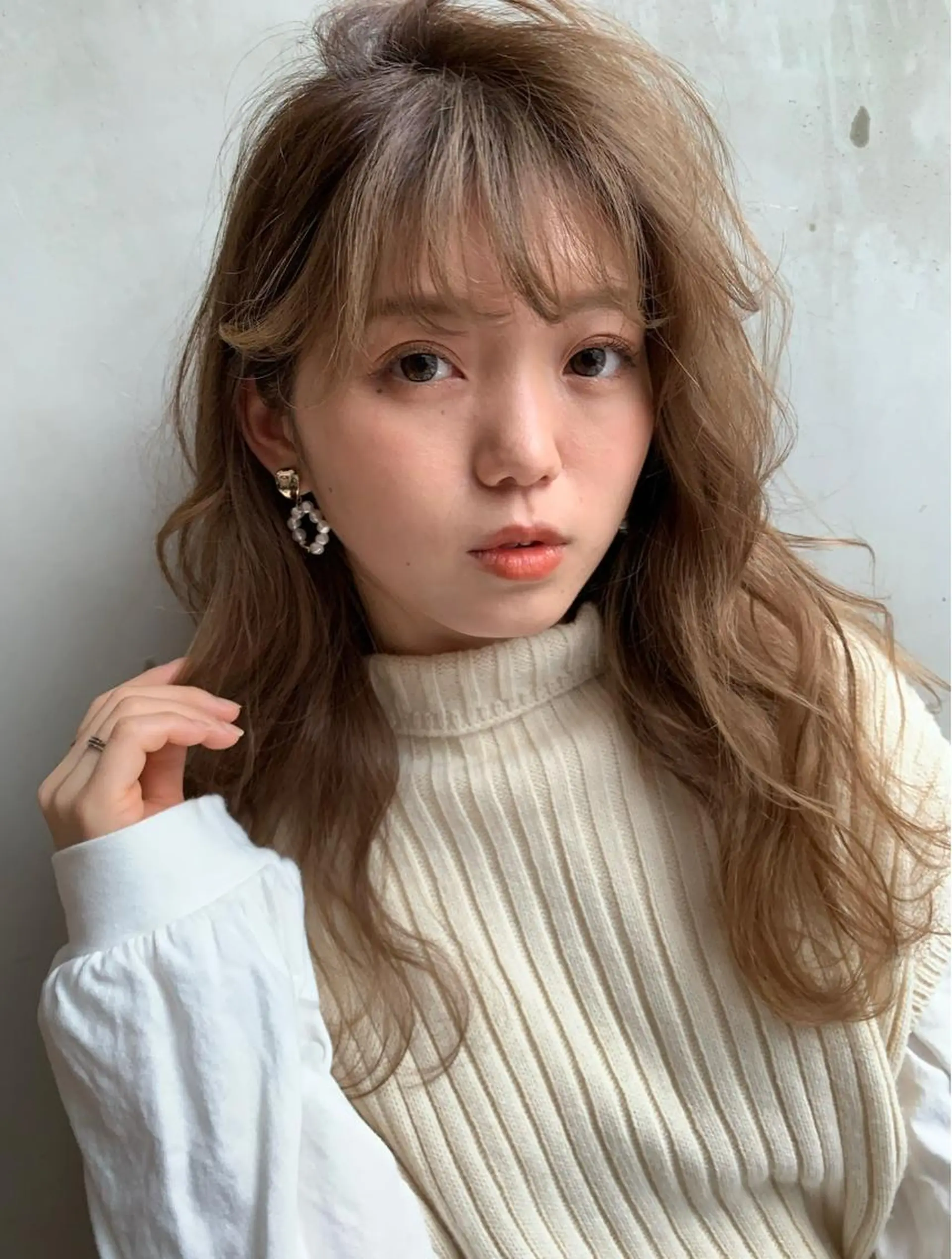 ロング カラー ベージュカラー yui .のヘアスタイル