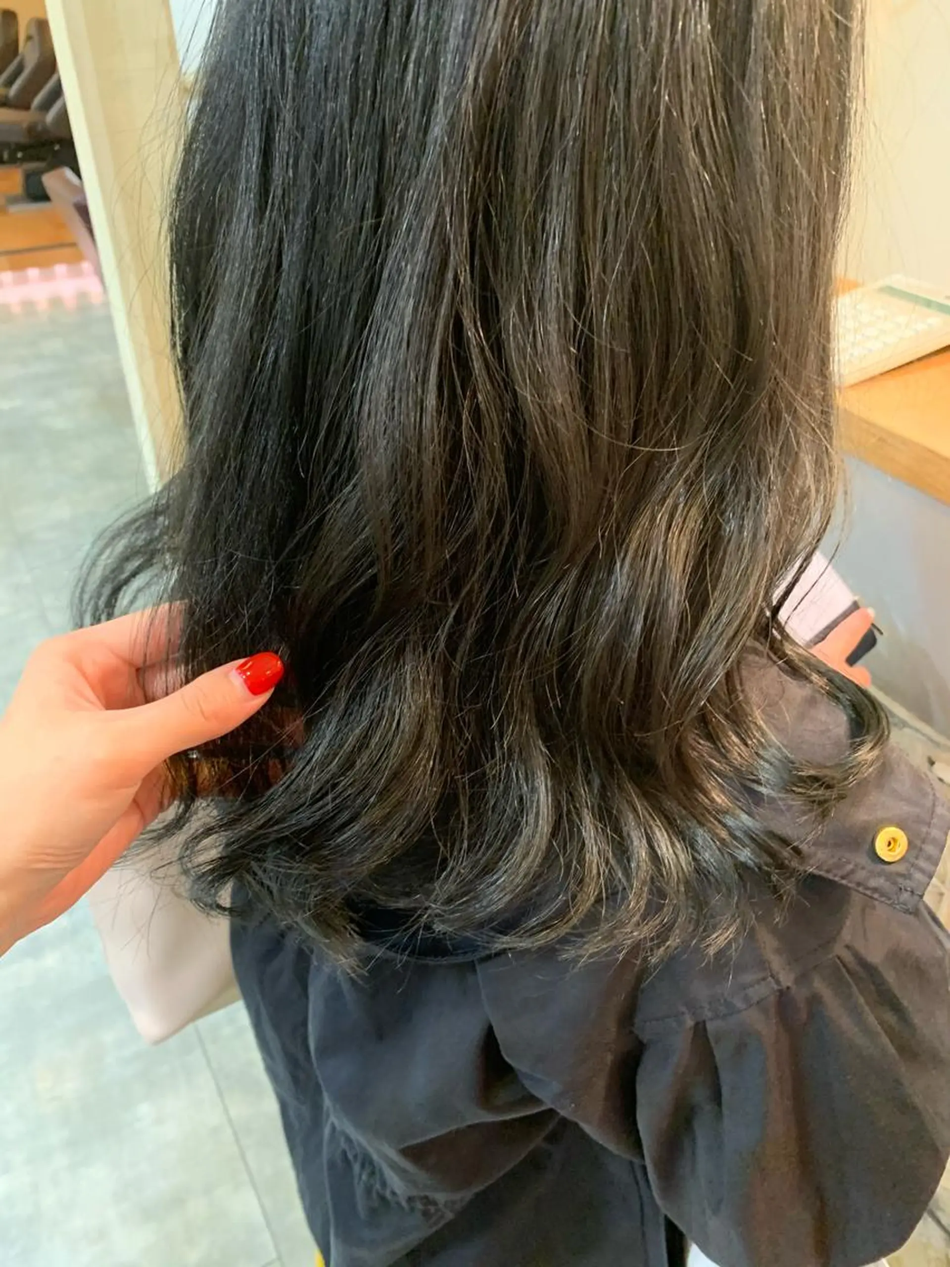 ロング カラー 黒髪 ブルーカラー ブルーブラック ネイビーカラー little×PORTO sannomiya所属・Topstylist HARUのヘアスタイル