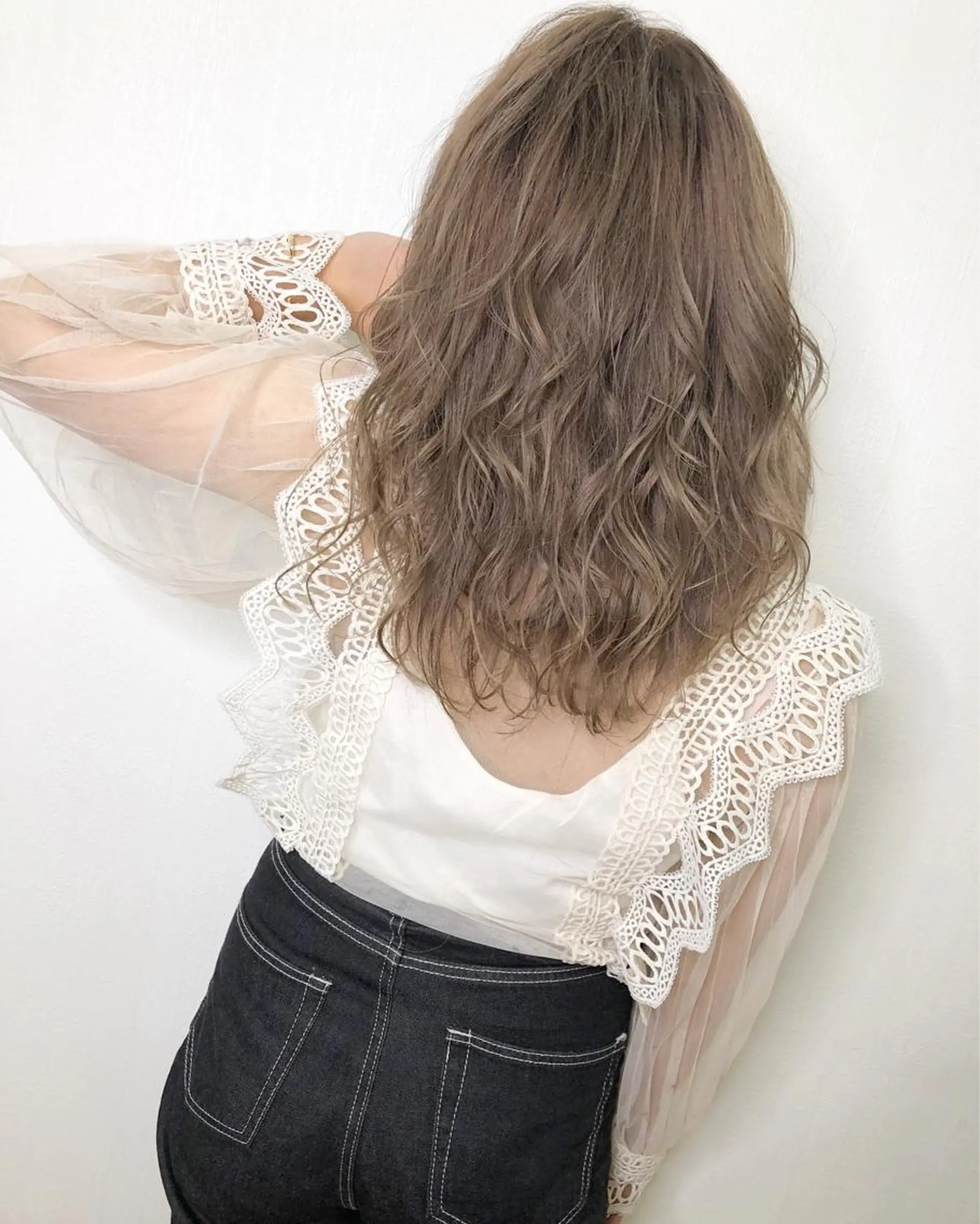 セミロング カラー ベージュカラー ミルクティーベージュ 横浜ブリーチムラ直し ハイトーン/ブリーチのヘアスタイル