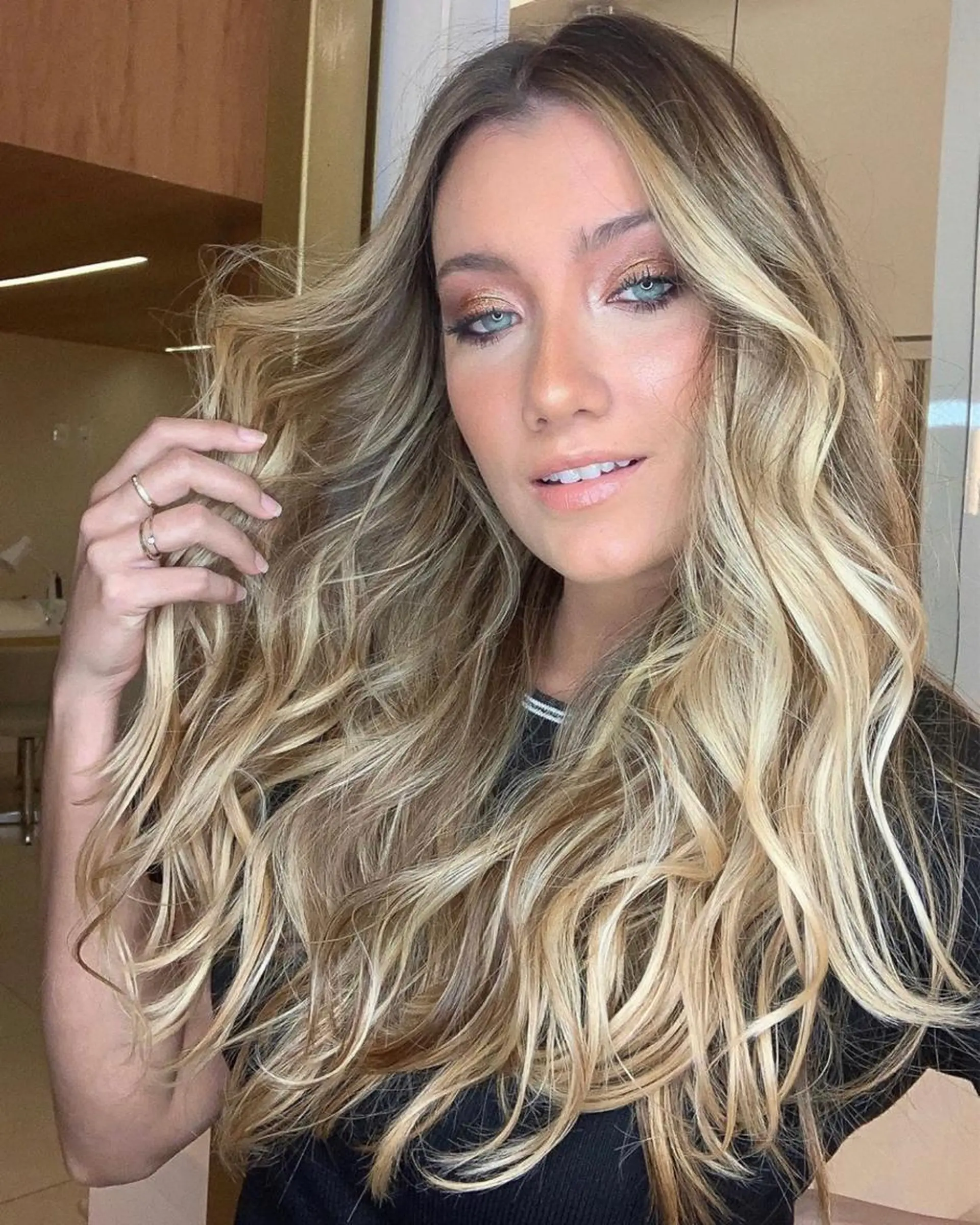 ロング 韓国／ハッシュカット ／透明感カラー／金野のヘアスタイル