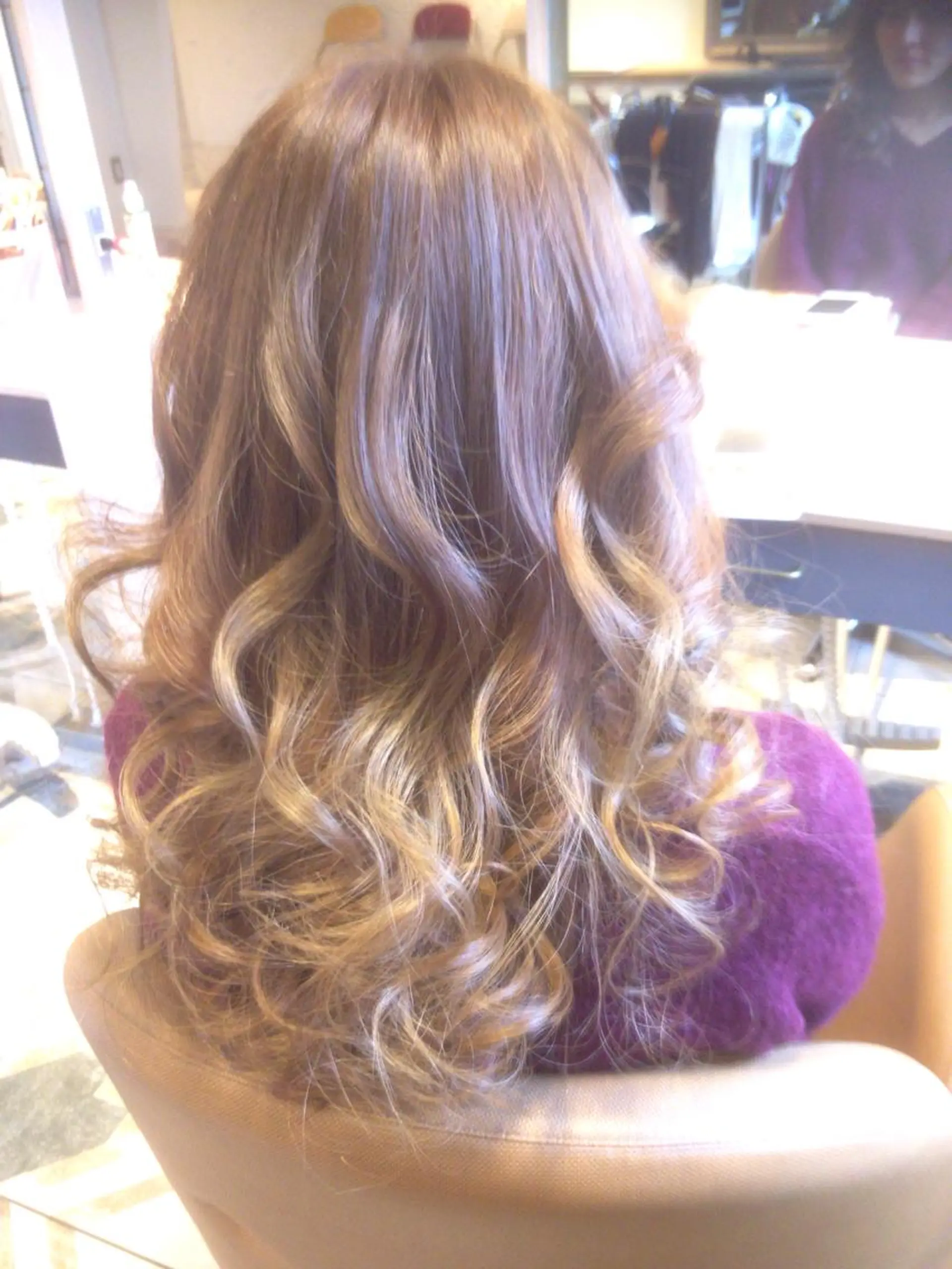 ロング カラー パーマ ヘアアレンジ グラデーションカラー オルチャンヘア yeope所属・【体験】韓国 メイク&ヘア天神のヘアスタイル