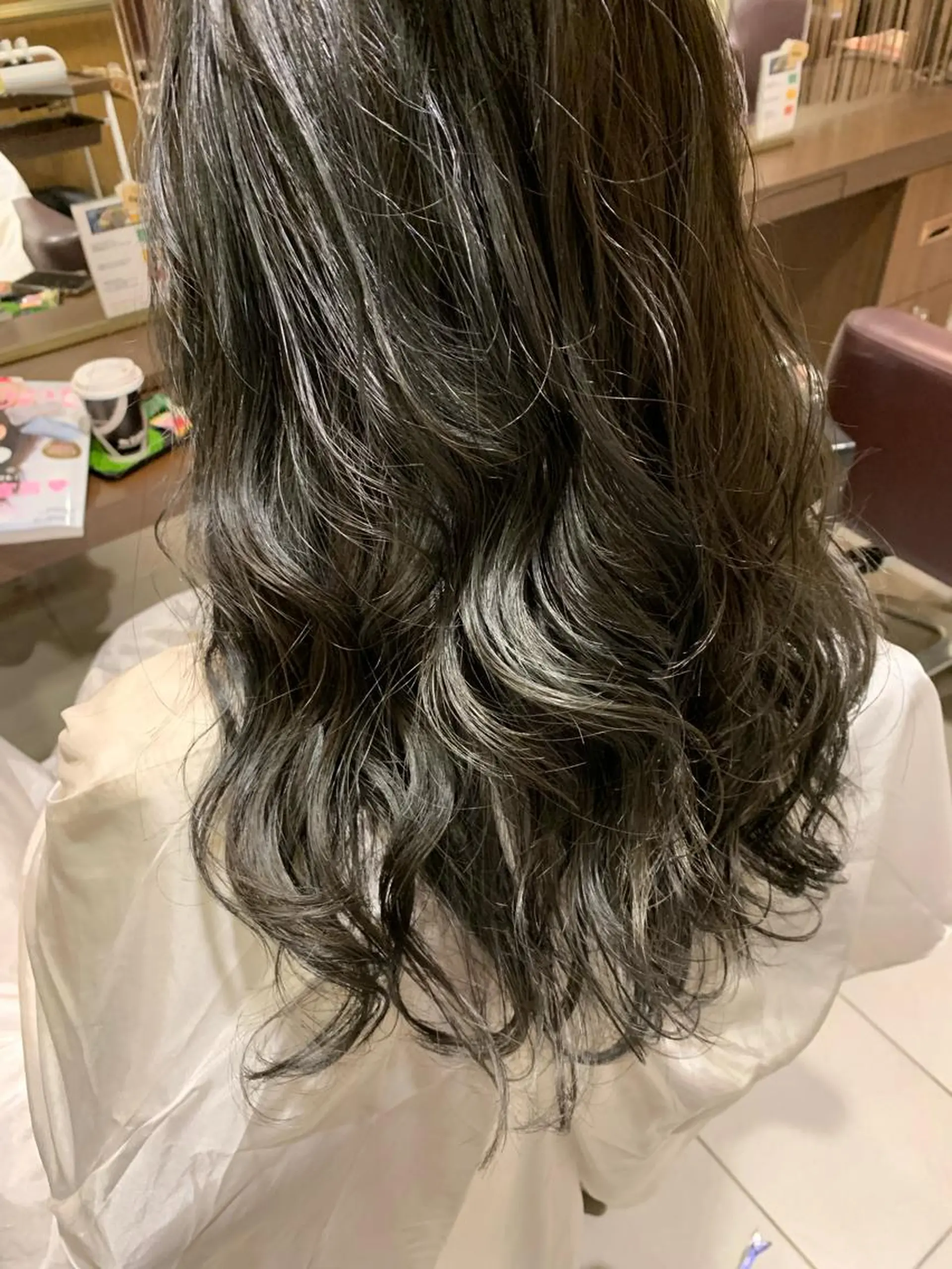 セミロング カラー ヘアカラー トリートメント 美髪形成！色素改善！ 秋田　和輝のヘアスタイル