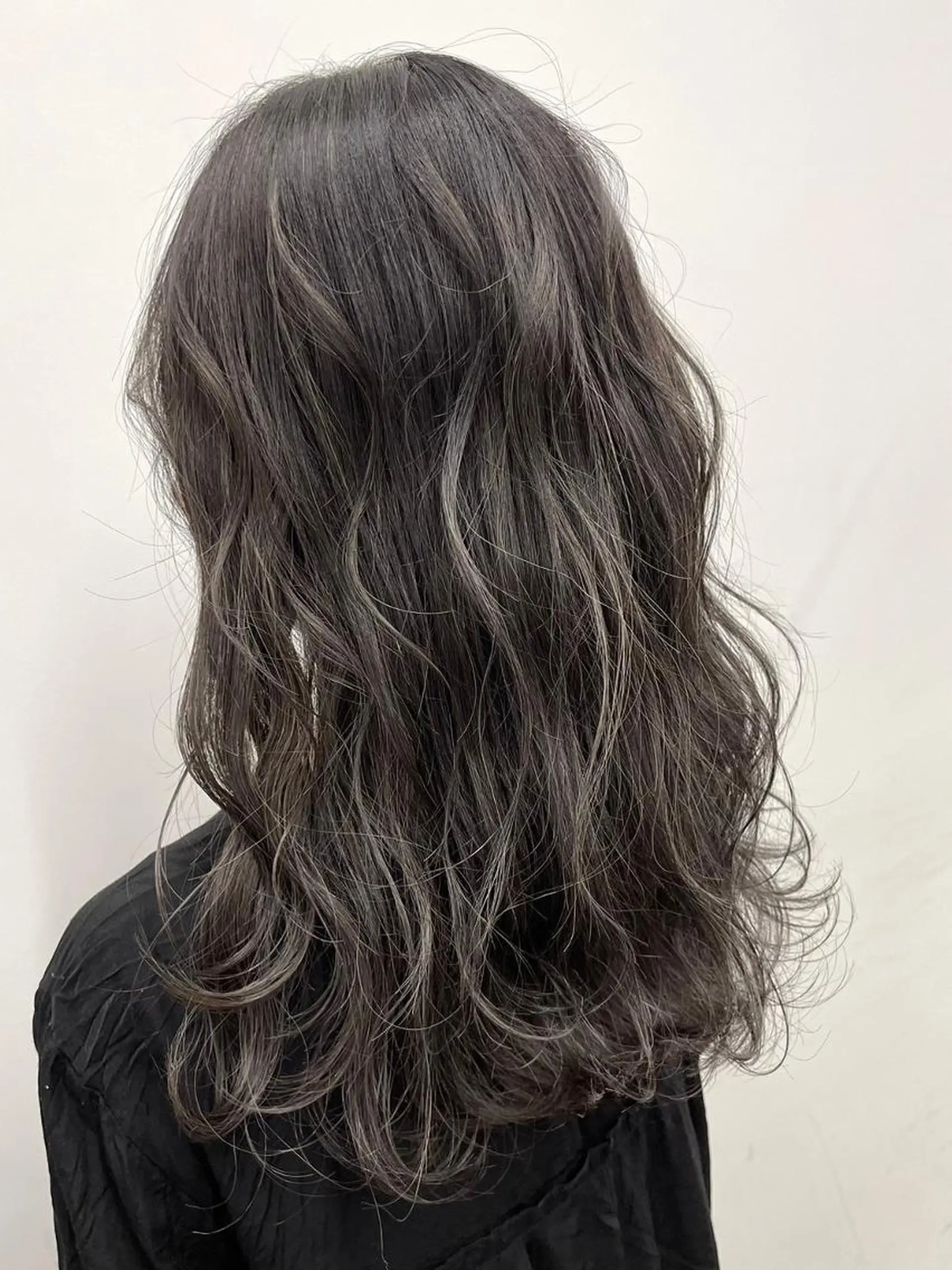 セミロング くびれヘア ハイライト ウルフカット カット ヘアカラー 【公式】amble luxe 中野のヘアスタイル