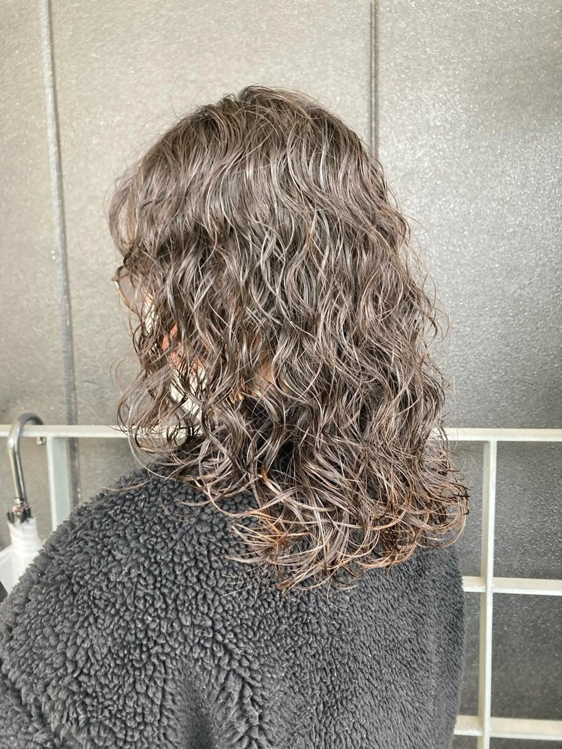 セミロング パーマ Izumi所属・ヨシアキ/パーマ/ ウルフ/ボブ/メンズのヘアスタイル