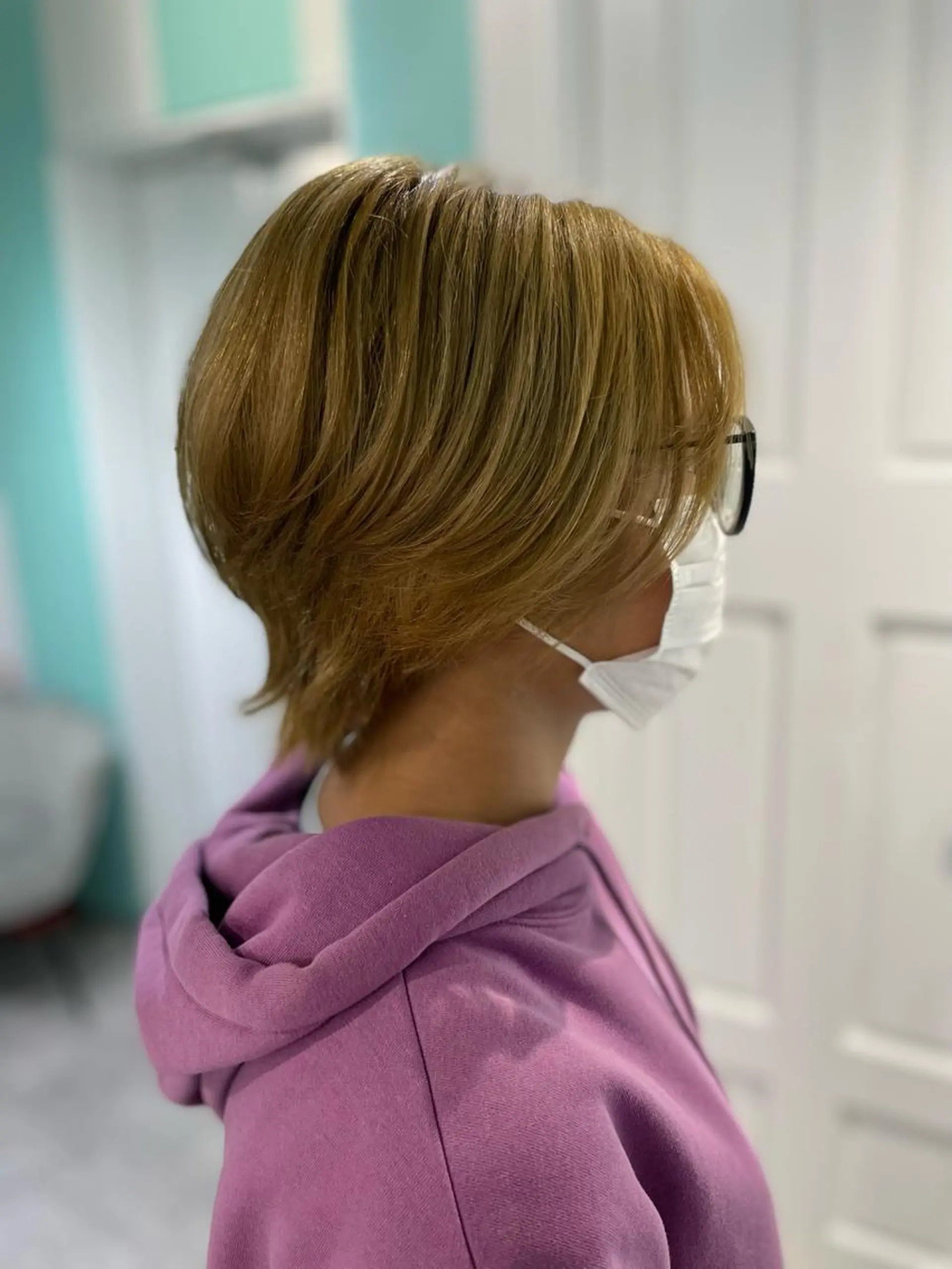 ショート ヘアカラー 原 千景のヘアスタイル