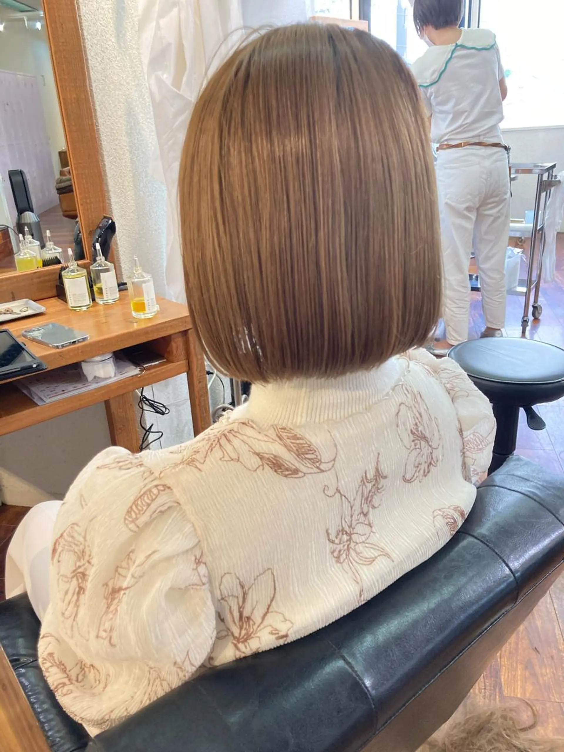 ミディアム カラー ベージュカラー ハイトーンカラー ミルクティーベージュ 小木曽智美 /ボブ/ショートのヘアスタイル