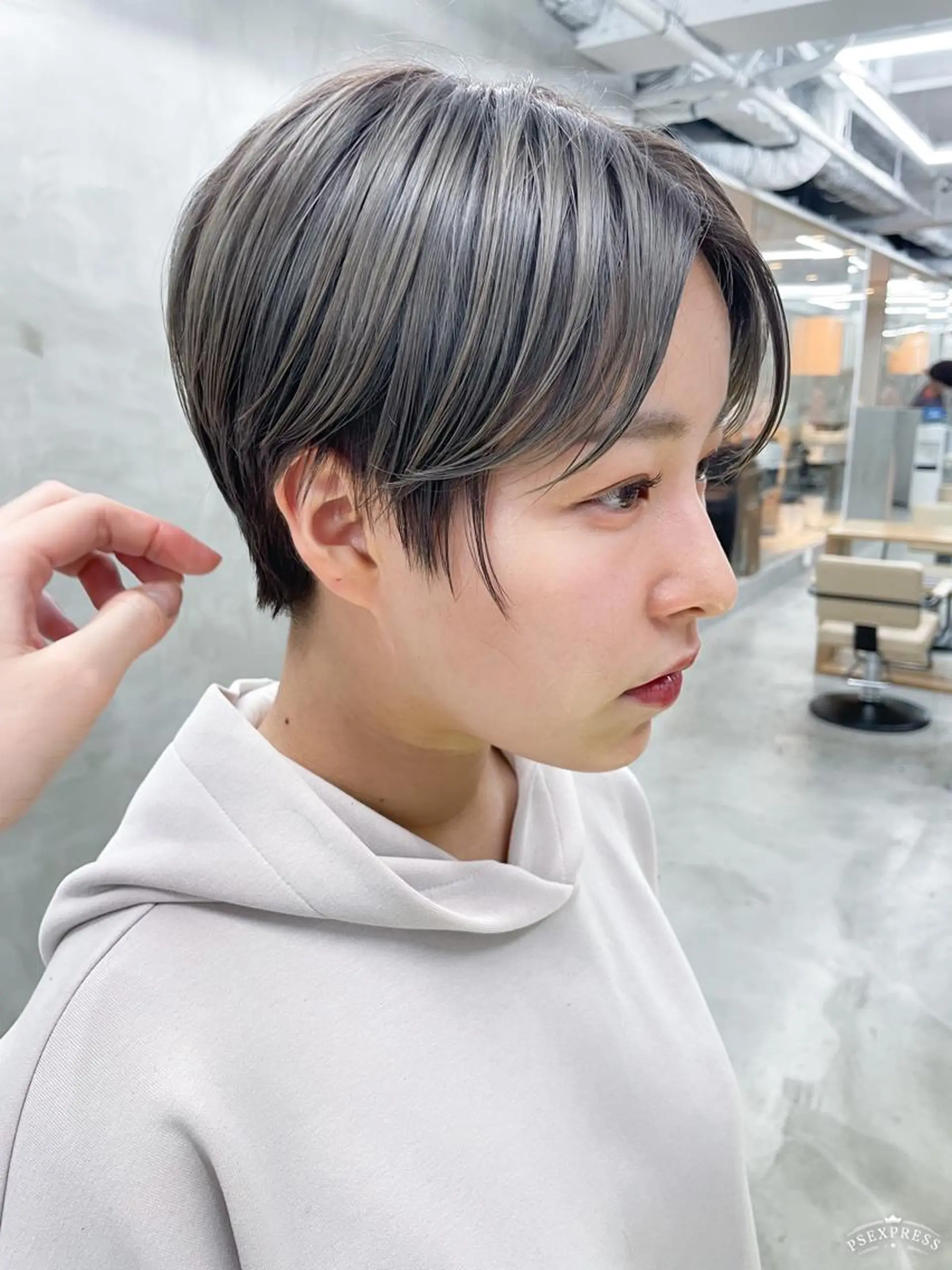 ショート 💜ショート💜 ウルフ、ボブ二色亜美のヘアスタイル