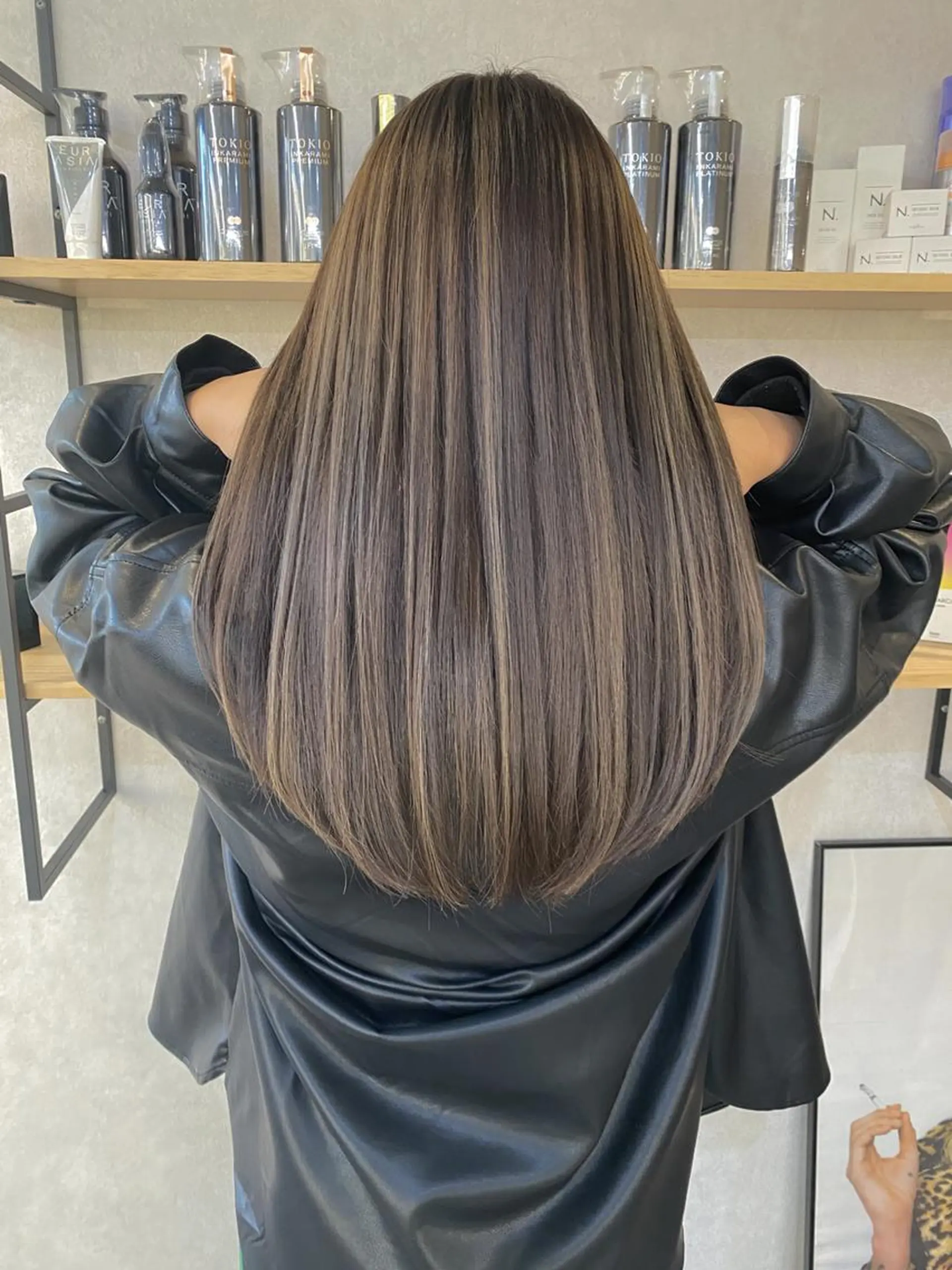 セミロング パーマ ヘアアレンジ カラー ハイトーン カラーのヘアスタイル